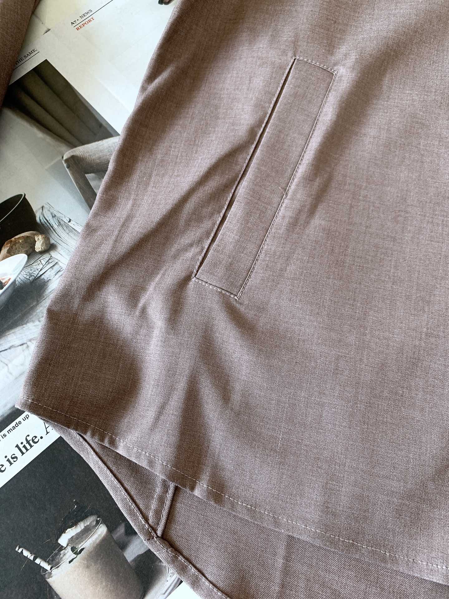 一套
Kiton 基督恩 2025SS早春新品
轻薄款连帽套装，进口定制面料打造，舒适透气，质地超赞，客
