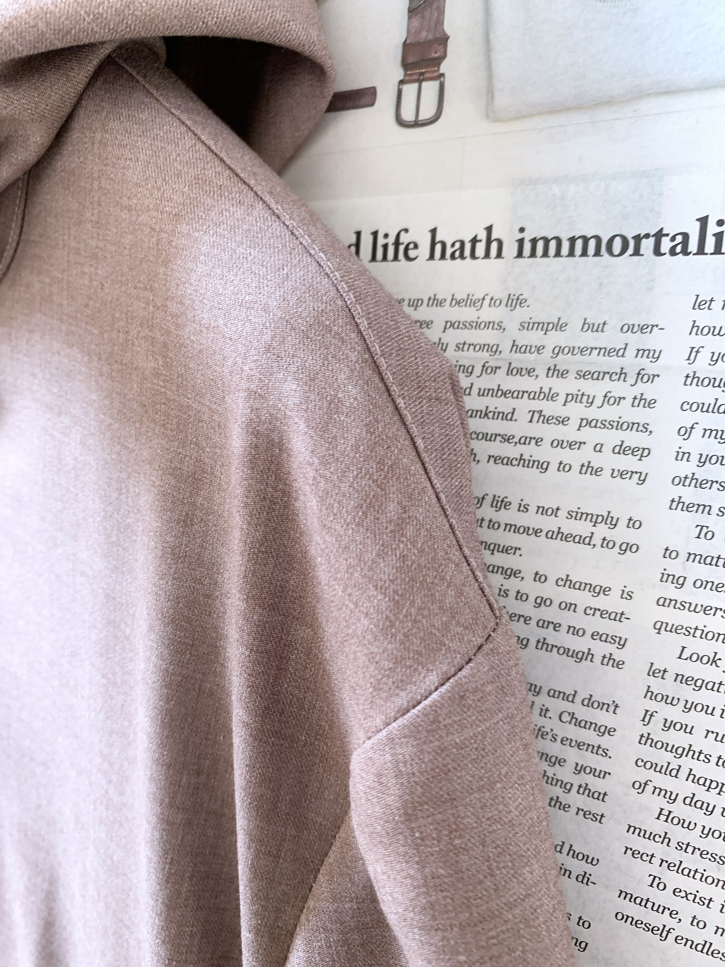 一套
Kiton 基督恩 2025SS早春新品
轻薄款连帽套装，进口定制面料打造，舒适透气，质地超赞，客