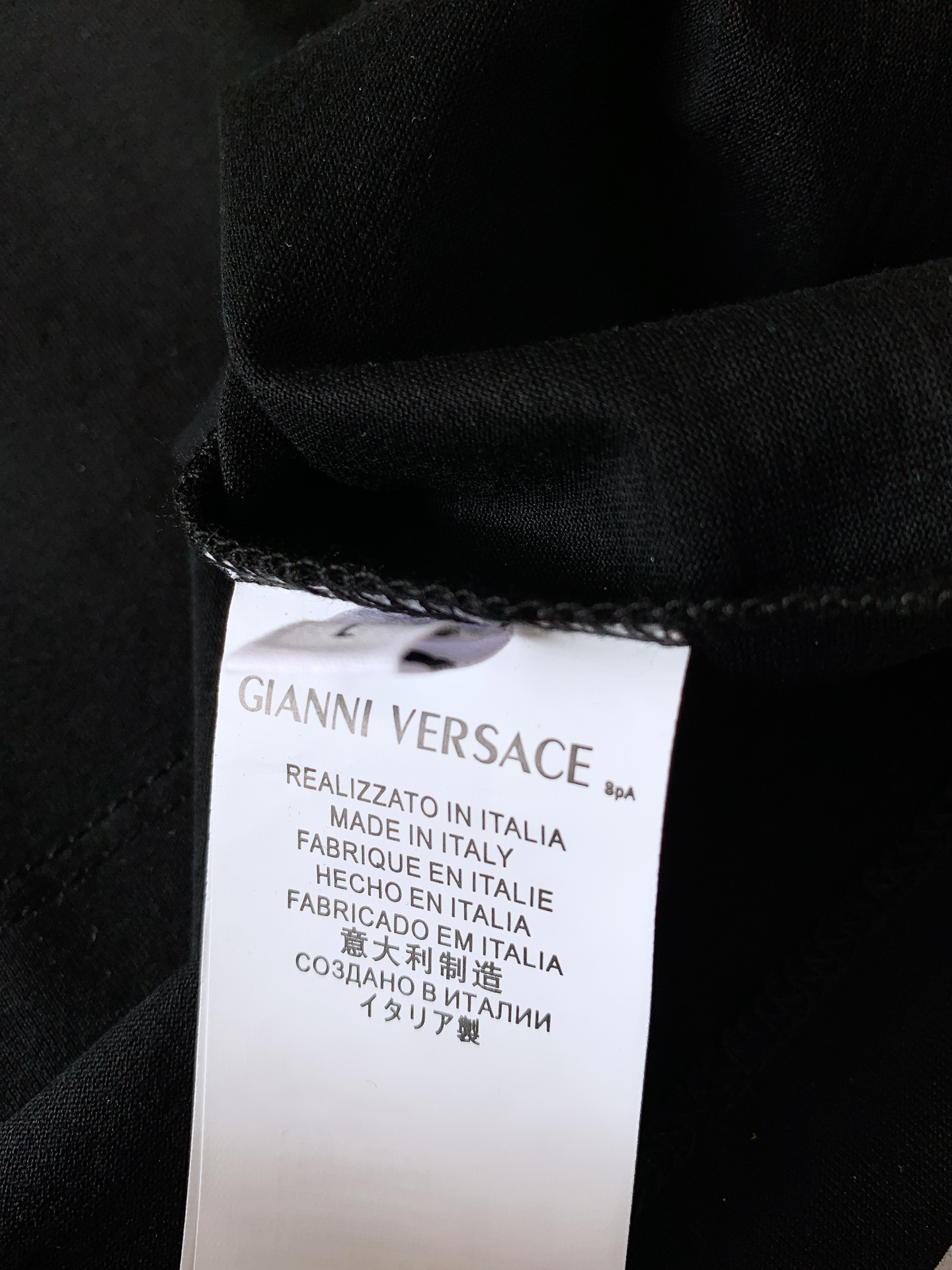 
Versace 范思哲 2025SS早春新品 
美杜莎系列重工刺绣T恤，甄选高克重纯棉面料打造，订纱开