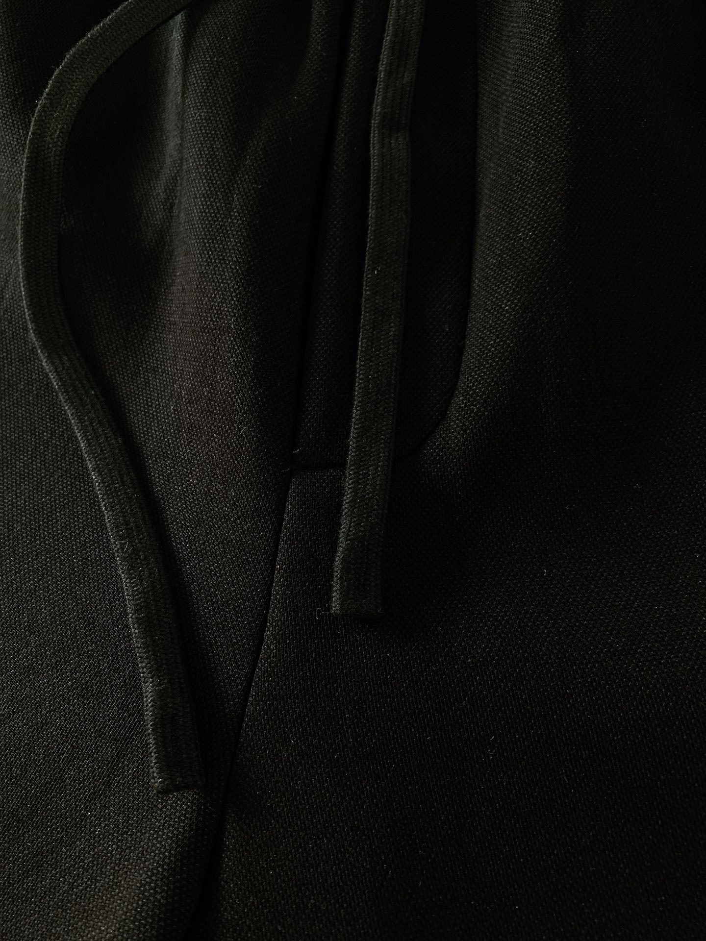 一套
Dior Homme 迪奥·桀傲 Oblique浮雕提花运动套装,将运动风格与优雅气质巧妙融合。采