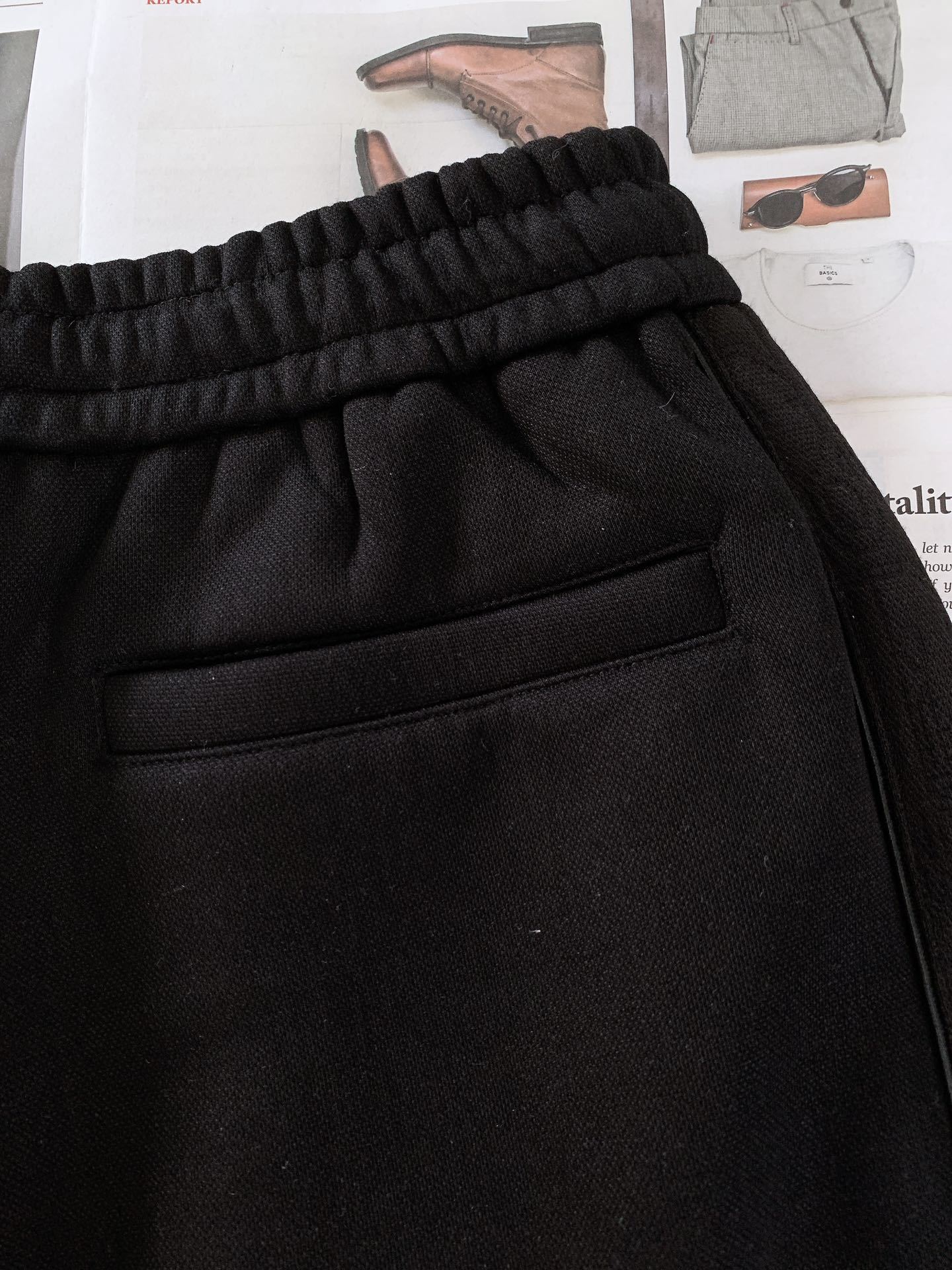 一套
Dior Homme 迪奥·桀傲 Oblique浮雕提花运动套装,将运动风格与优雅气质巧妙融合。采