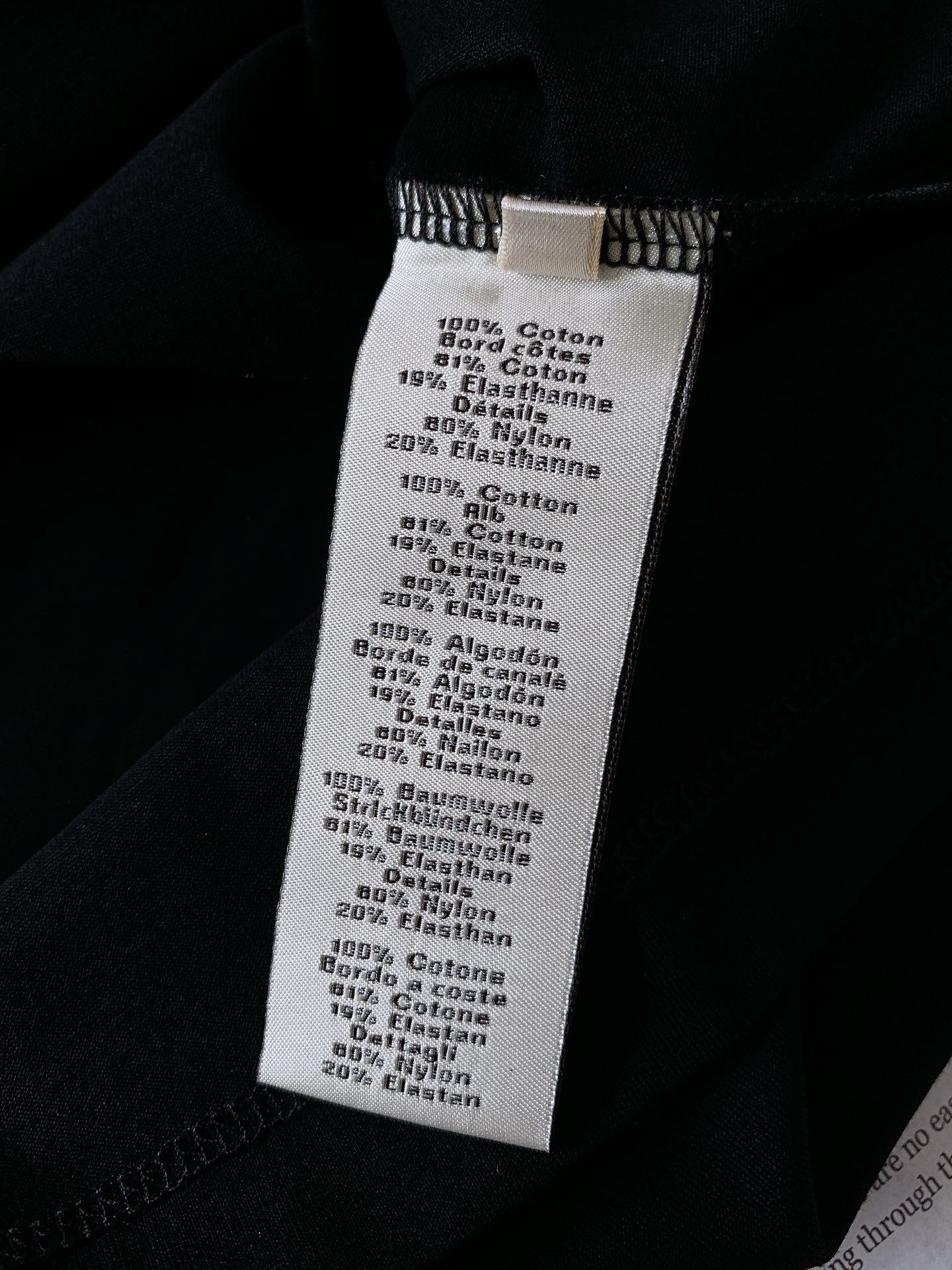 
Hermès 爱马仕 2025SS春夏新品 
男士高级休闲短TEE，标志性设计衔元素，亮眼时髦，品质感