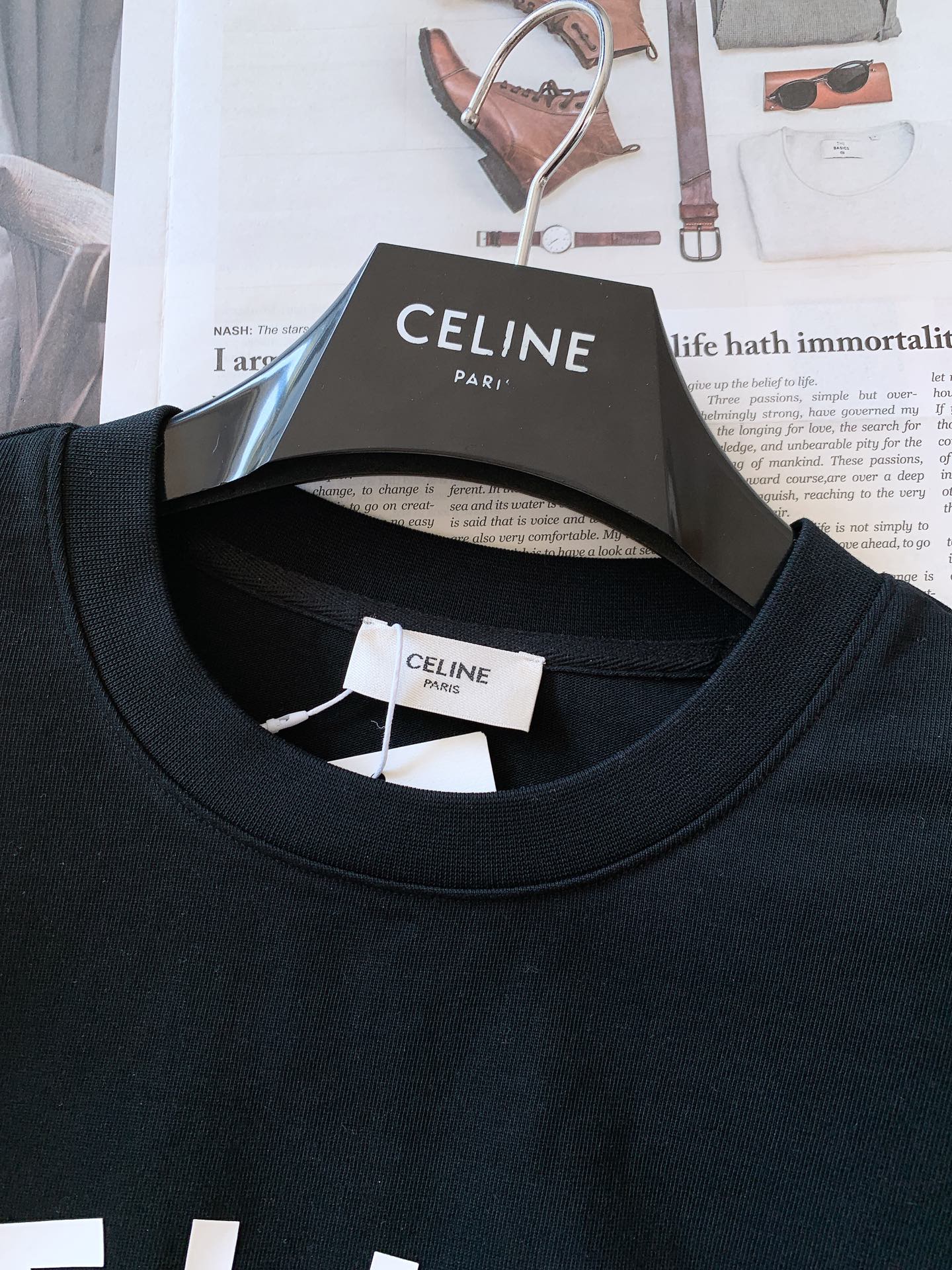 
Celine 赛琳 2025SS春夏新品 
浮雕字母T恤，高端气质型必入的极品款式，一款极具腔调感与魅