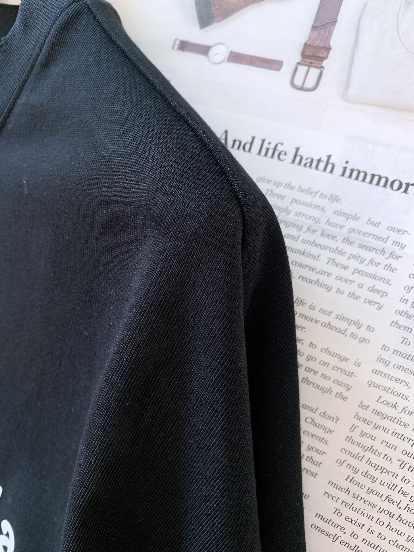 
Maison Margiela MM6 马丁马吉拉 2025SS春夏新品
字母印花标识T恤，经典而休闲