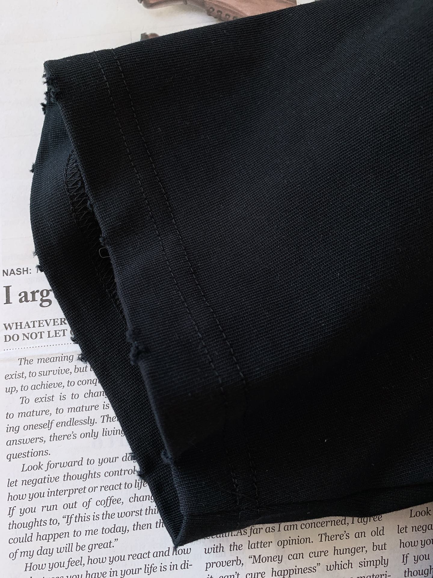 
Maison Margiela MM6 马丁马吉拉 2025SS春夏新品
字母印花标识T恤，经典而休闲