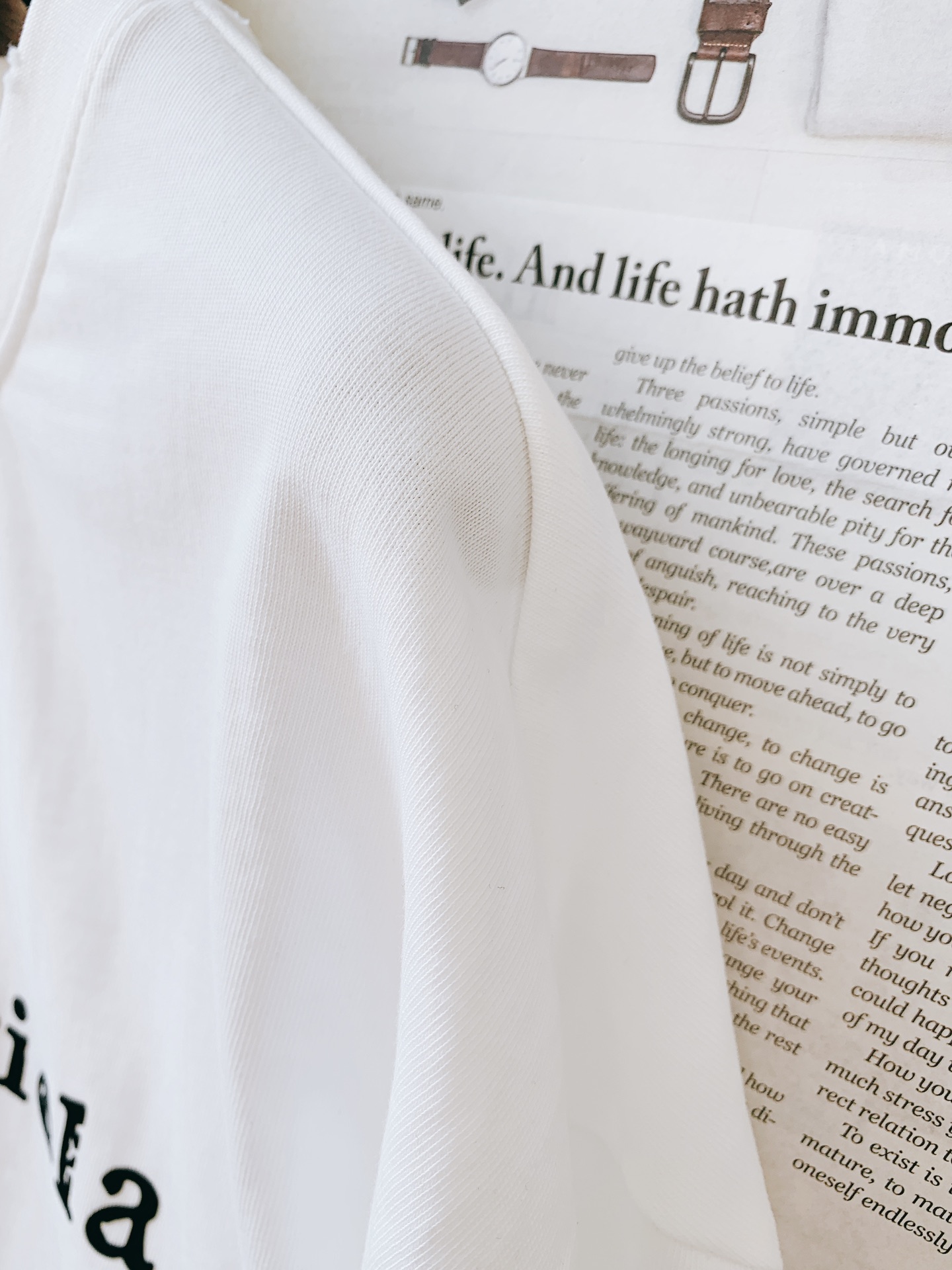 
Maison Margiela MM6 马丁马吉拉 2025SS春夏新品
字母印花标识T恤，经典而休闲