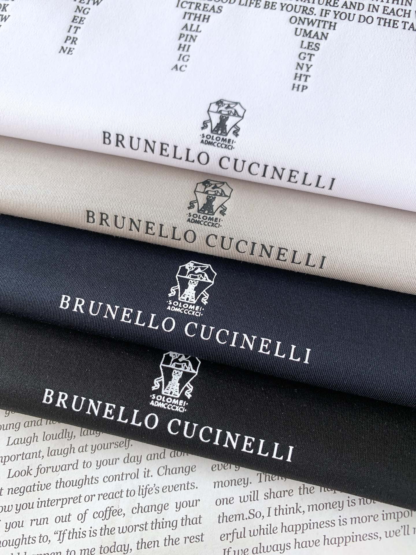 NO:119056,Brunello Cucinelli 2025SS spring and summer new product BC minimalist and exquisite high-end round neck T-shirt, quality control recommended. Contact BC must be a boutique only if you recommend it. It is known as 