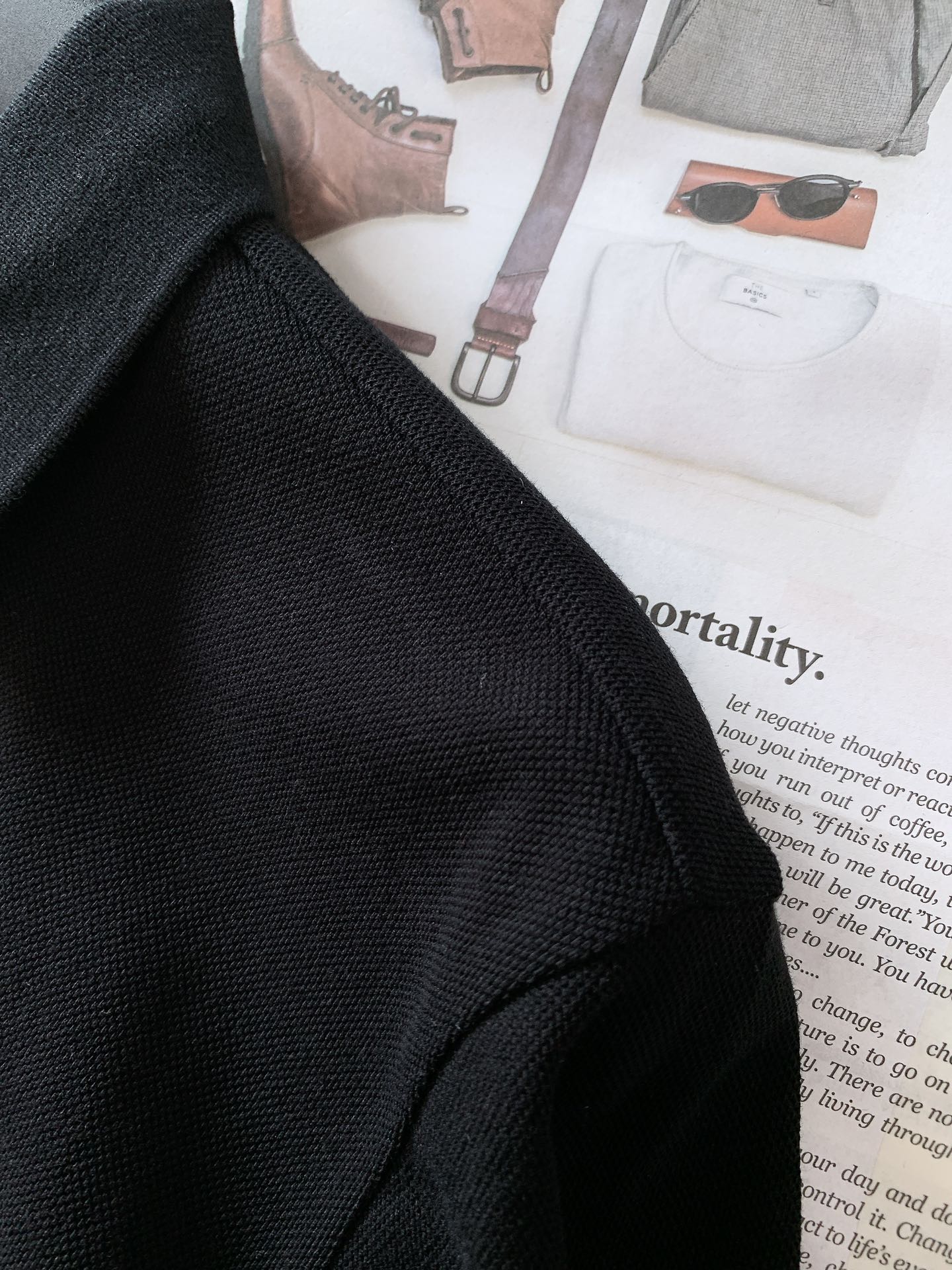 
Moncler 蒙口 2025SS春夏新品 
翻领徽章Polo短袖，这款Polo衫采用高端棉质珠地面料