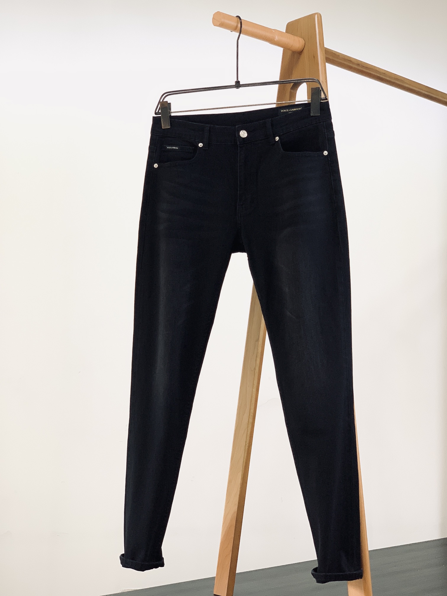 NO:122088,DOLCE&GABBANA 2025SS early spring new product Fashionable casual jeans, imported wash elastic fabric, comfortable, breathable and elastic upper body, customer-supplied hardware and auxiliary materials decoration, extremely high grade, super positive style, full-quality order model, full-style handsome upper body ………………………………………………………………………………………………………………………………………………………………………………………………………………………………………………………………………………………………………………………………………………………………………………………………………………………………………………………………………………………………………………………………………………………………………………………………………………………………………………………………………………………………………………………………………………………………………………………………………………………………………………………………………………………………………………………………………………………………………………………………………………………………………………………………………………………………………………………………………………………………………………………………………………19860909DOLCE&GABBANA 杜嘉班纳 2025SS早春新品 时尚休闲牛仔裤,进口水洗弹力面料,上身舒适透气有弹力,客供五金辅料装饰,档次极高,版型超正,全品相订单款,上身帅气十足 …………………………………………………… Size29-38,,Dolce&Gabbana,Dolce&Gabbana,jeans,alexander wang,Men's clothing