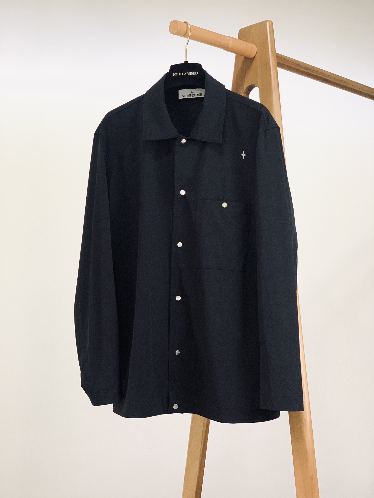 NO:124122,Stone Island Export order, fabric.. Counter synchronous cotton coat...Stone Stone Men's Compass Applique Shirt Jacket.. Handsome shirt style. Quality and craftsmanship. Inner sewing lines lock cotton treatment. Fine workmanship. Are you all the way? You can see it. M bust 118 long 70 sleeves 62 shoulder width 47. L bust 122 long 72 sleeves 63 shoulder width 49. XL bust 126 long 74 sleeves 64 shoulder width 51. 2XL bust 130 long 76 sleeves 65 shoulder width 53 ……………………………………………………………………………………………………………………………………………………………………………………………………………………………………………………………………………………………………………………………………………………………………………………………………………………………………………………………………………………………………………………………………………………………………………………………………………………………………………………………………………………………………………………………………………………………………………………………………………………………………………………………………………………………………………………………………………19860909Stone Island 石头岛 出口订单,面料..柜台同步棉衣…Stone 石头家男士罗盘贴花 衬衫式夹克..帅气的衬衫版型 .品质工艺精湛 内里缝纫线条锁棉处理. 精细做工.是不是一路货 你到手看.  M胸围118衣长70袖长62肩宽47 . L胸围122衣长72袖长63肩宽49. XL胸围126衣长74袖长64肩宽51 . 2XL胸围130衣长76袖长65肩宽53 …………………………………………………… SizeM-XXL,,jackets & coats,shirts,alexander wang,Men's clothing