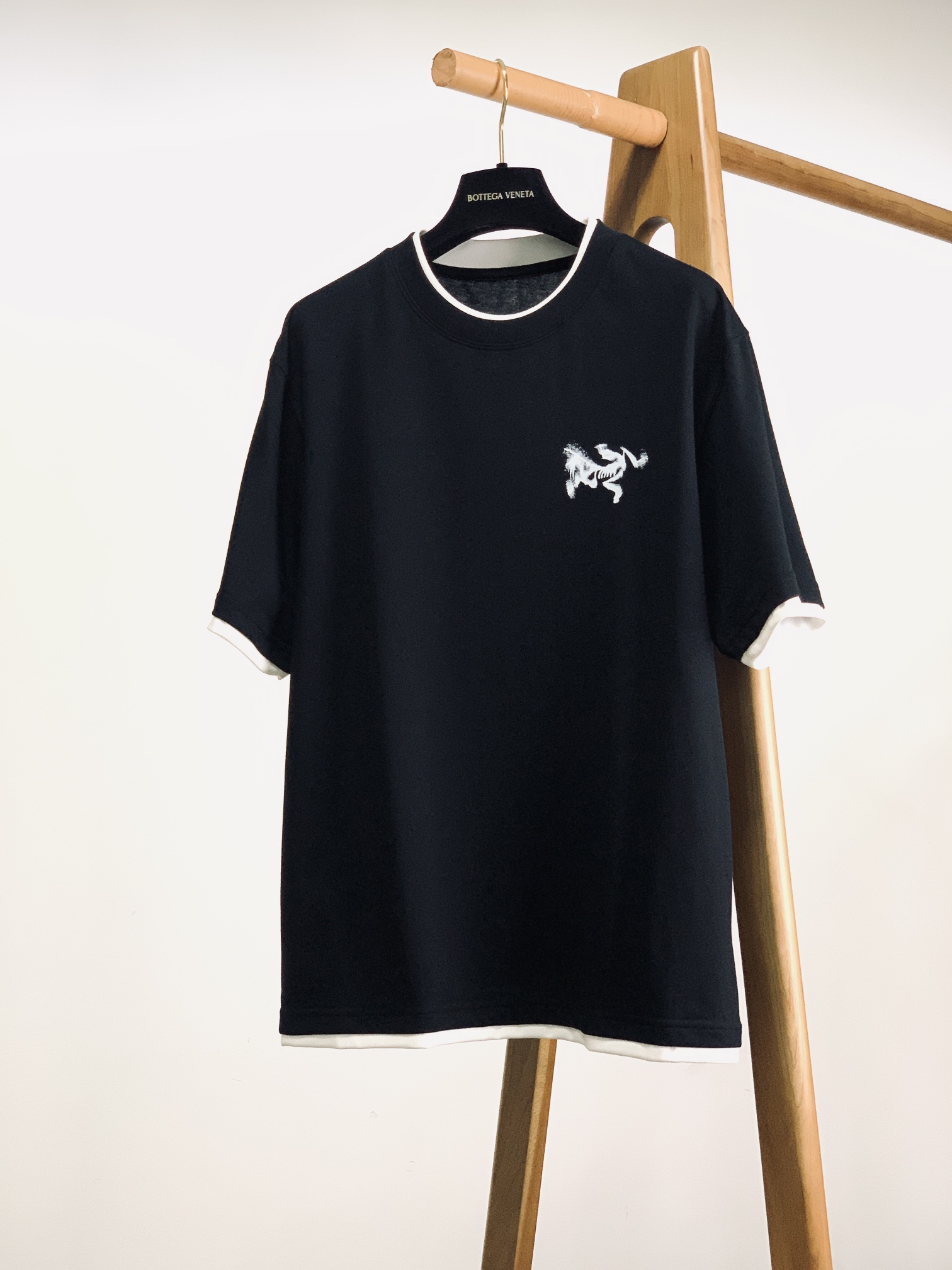 NO:132140,, ARCTERYX Archaeopteryx 2025SS Spring and Summer New Product Niche Designer Walking Art Fake Two-Printed T-shirt Handsome and Refreshing Design... Let people fall into your charm at first sight, full of design sense The upper body shows temperament, tasters wear it The same style for men and women Micro-expanded style Two-color recommendation ………………………………………………………………………………………………………………………………………………………………………………………………………………………………………………………………………………………………………………………………………………………………………………………………………………………………………………………………………………………………………………………………………………………………………………………………………………………………………………………………………………………………………………………………………………………………………………………………………………………………………………………………………………………………………………………………………………………………………………………………………………………………………………………………………………………………………………………………………………19860909, ARCTERYX 始祖鸟 2025SS春夏新品 小众设计师 行走的艺术品 假两件印花T恤 帅气清爽的设计..让人第一眼就陷入你的魅力,满满的设计感 上身非常显气质 品味人士穿起来 男女同款 微扩版型 两色推荐 …………………………………………………… SizeS-XXL,arc'teryx,tees，t-shirt,alexander wang,Men's clothing