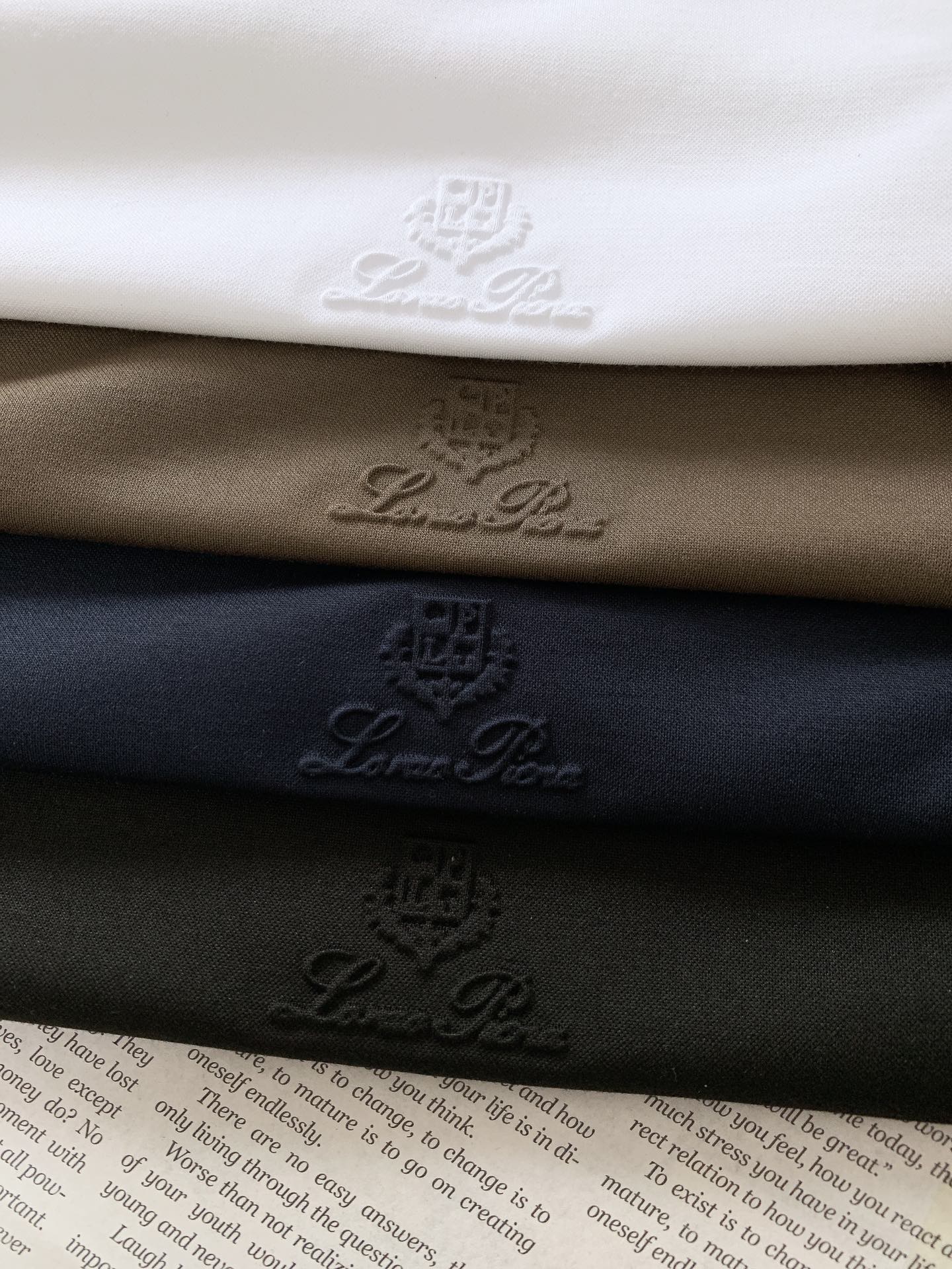 NO:132119,LoroPiana L.P 1990SS spring and summer new products Men's round neck double-sided mercerated cotton relief logo short-sleeved T-shirt About style and design Exquisite craftsmanship, high-end texture, classic items, these are the keywords of Italian style wear, and they are also the 