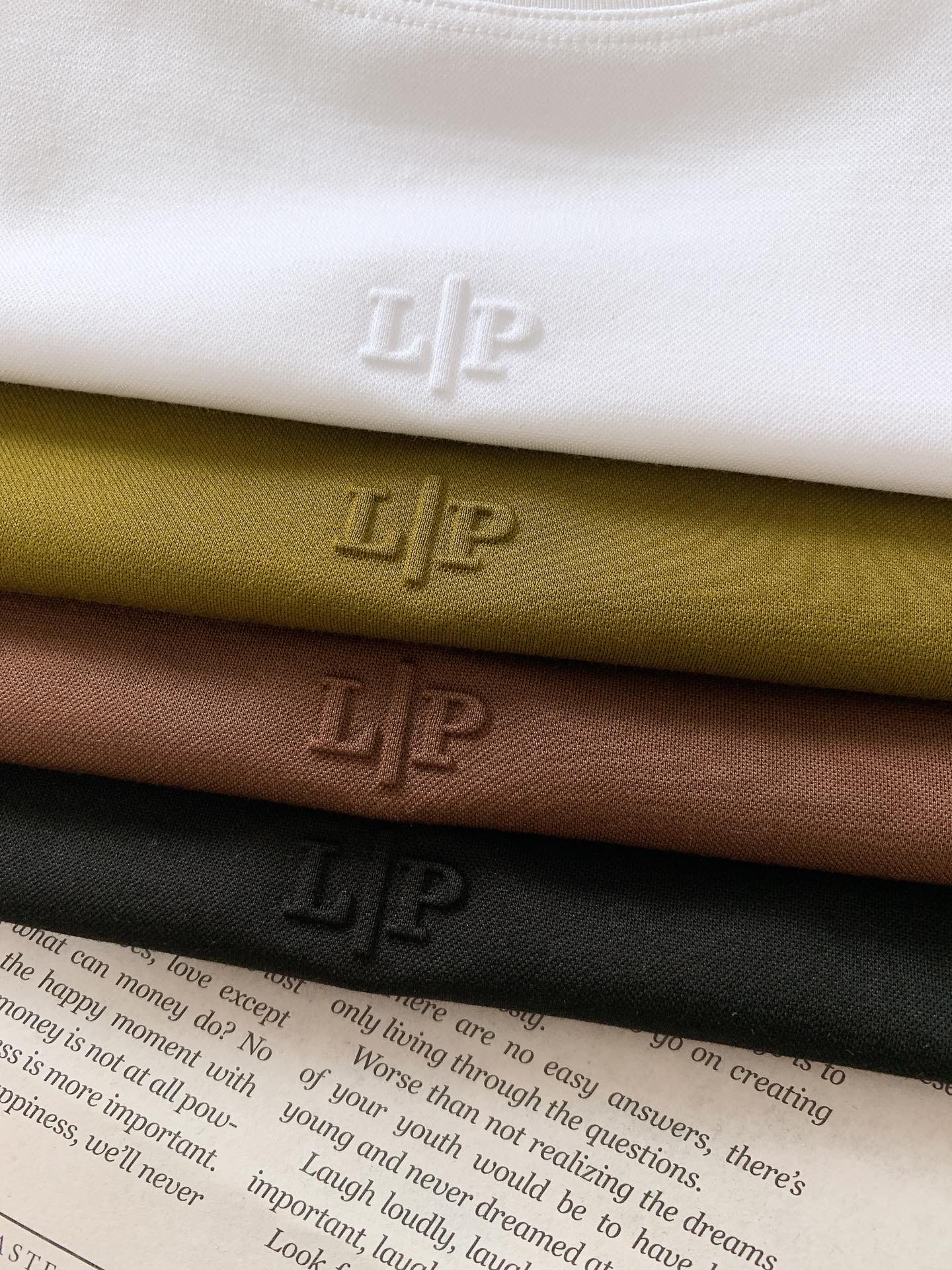 NO:132113,LoroPiana L.P 1990SS spring and summer new products Men's round neck double-sided mercerated cotton relief logo short-sleeved T-shirt About style and design Exquisite craftsmanship, high-end texture, classic items, these are the keywords of Italian style wear, and they are also the 