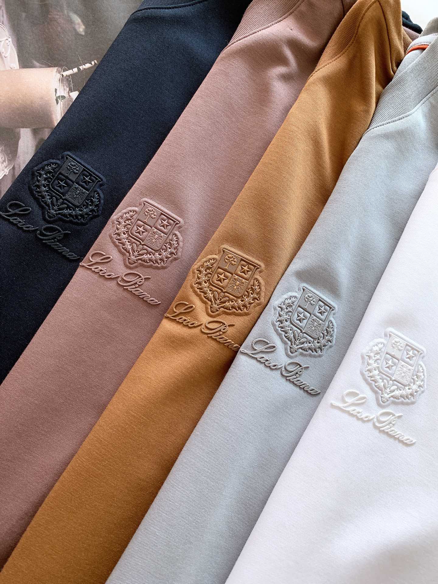 NO:132116,LoroPiana L.P 1990SS spring and summer new products Men's round neck double-sided mercerated cotton relief logo short-sleeved T-shirt About style and design Exquisite craftsmanship, high-end texture, classic items, these are the keywords of Italian style wear, and they are also the 