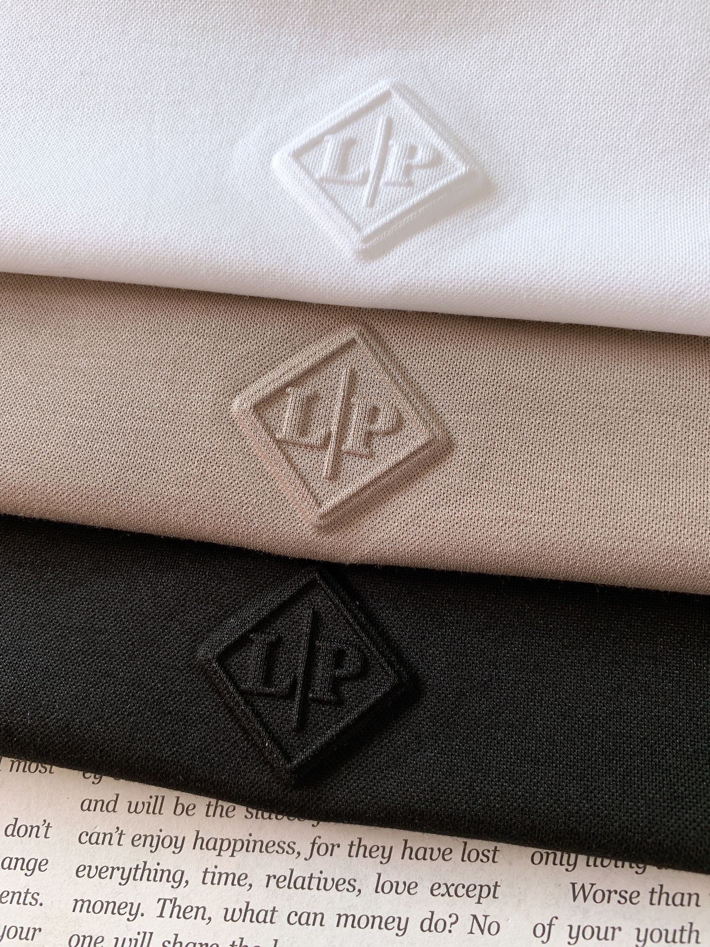 NO:132112,LoroPiana L.P 1990SS spring and summer new products Men's round neck double-sided mercerated cotton relief logo short-sleeved T-shirt About style and design Exquisite craftsmanship, high-end texture, classic items, these are the keywords of Italian style wear, and they are also the 