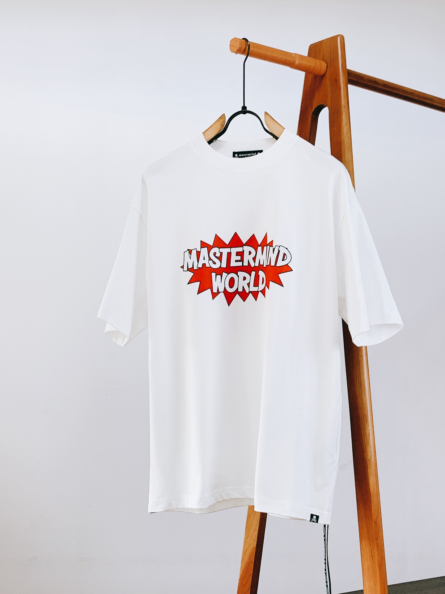 NO:128738,Mastermind Japan MMJ 2025SS Spring and Summer New Product Dark Style Limited Spring and Summer Heavy Industry Wash Print T. After its heavy launch, it is very popular in the street circle. It uses double yarn pure cotton fabric, with a fabric of up to 280g (the thickness and comfort of the fabric is absolutely not inferior to any fabric, and every yarn is clearly visible) The thickness of the ready-to-wear garment is just a must-have in spring and summer. It can be said that it is the most awesome version you have ever seen and the best quality!  The top-level printing technology is full of three-dimensionality and the upper body is super cool. Without further ado, only the upper body can understand our difficulties!  ……………………………………………………………………………… SizeS-XXL,,alexander wang19860909Mastermind Japan MMJ 2025SS春夏新品 暗黑风限量春夏款重工水洗印花T 重磅推出之后在街头圈十分火爆 采用双纱纯棉面料,面料高达280g（面料厚度舒适度绝对不输任何面料,每一根纱都清晰可见） 成衣厚度克重刚好是春夏必备的 可以说是你们见过最最牛逼的版本,最最好的质量！ 顶级印花工艺,立体感十足,上身超级炫酷. 话不多说,只有上身才能明白我们的不易！ …………………………………………………… SizeS-XXL,,alexander wang,Men's clothing