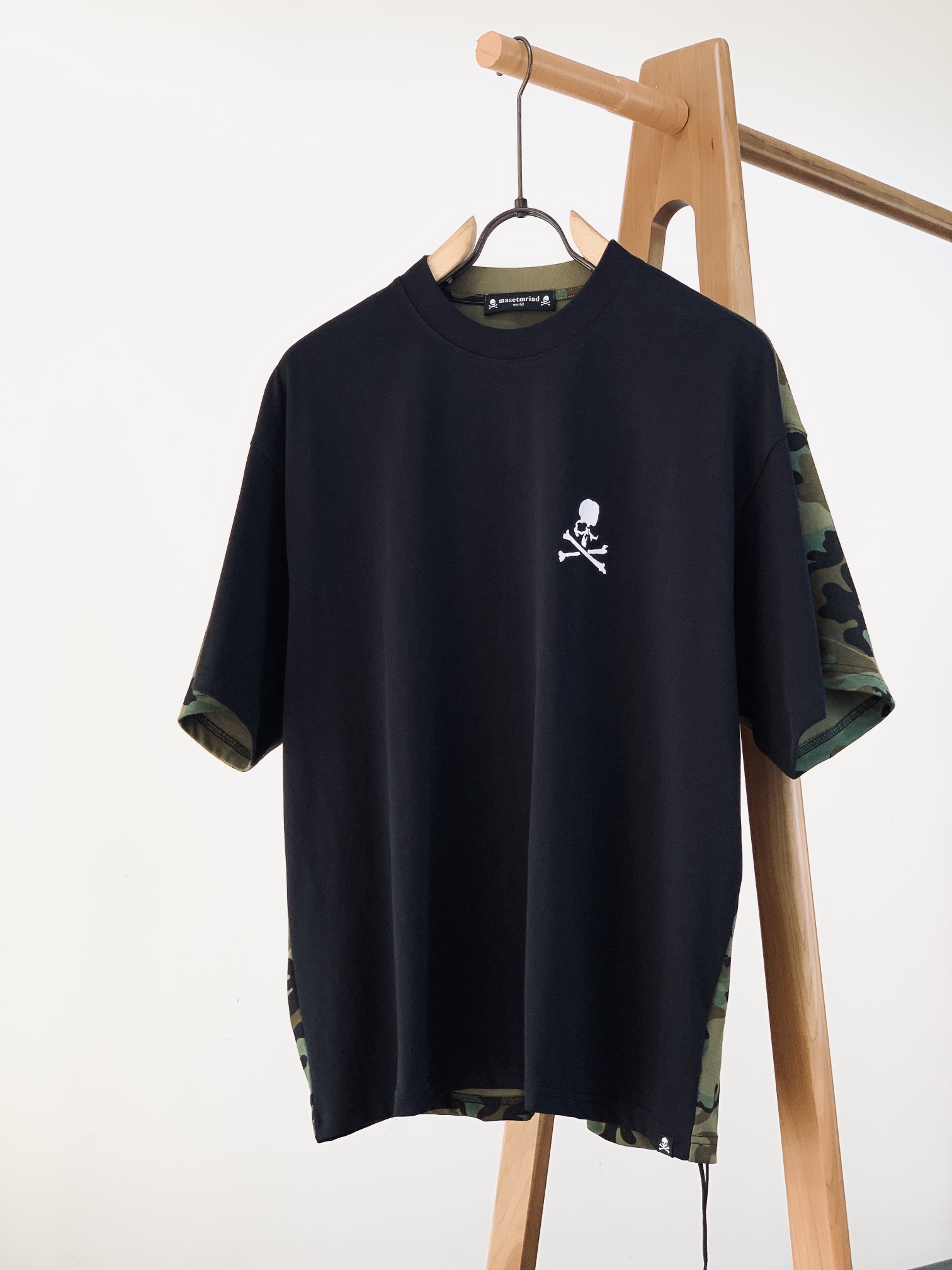 NO:128753,Mastermind Japan MMJ 2025SS Spring and Summer New Product Dark Style Limited Spring and Summer Heavy Industry Washing T. After its heavy launch, it is very popular in the street circle. It uses double yarn pure cotton fabric, with a fabric of up to 280g (the thickness and comfort of the fabric is absolutely not inferior to any fabric, and every yarn is clearly visible) The thickness of the ready-to-wear garment is just a must-have in spring and summer. It can be said that it is the most awesome version you have ever seen and the best quality!  The top-level printing technology is full of three-dimensionality and the upper body is super cool. Without further ado, only the upper body can understand our difficulties!  ……………………………………………………………………………… SizeS-XXL,,alexander wang19860909Mastermind Japan MMJ 2025SS春夏新品 暗黑风限量春夏款重工水洗T 重磅推出之后在街头圈十分火爆 采用双纱纯棉面料,面料高达280g（面料厚度舒适度绝对不输任何面料,每一根纱都清晰可见） 成衣厚度克重刚好是春夏必备的 可以说是你们见过最最牛逼的版本,最最好的质量！ 顶级印花工艺,立体感十足,上身超级炫酷. 话不多说,只有上身才能明白我们的不易！ …………………………………………………… SizeS-XXL,,alexander wang,Men's clothing