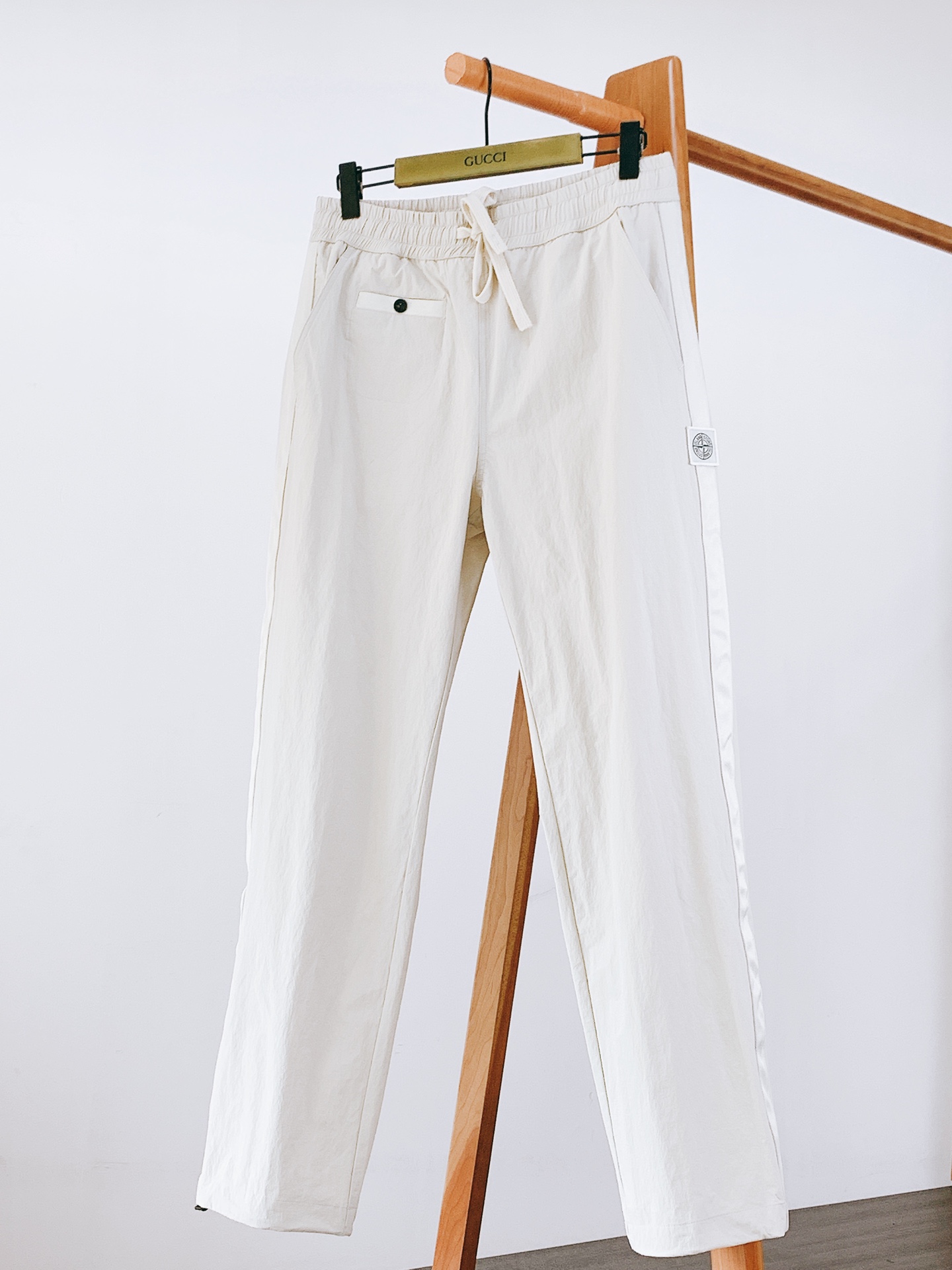 NO:128774,Stone Island 2025SS Early Spring New Product Stone Pants are simple and the most popular!  !  !  The counter and the entire network are short... Buy at a speed. Imported customized outdoor functional fabrics... New products for spring and summer in 25 years. Unique Italian design style, simple straight-piece style.... Unique cut foot mouth can be stored. Side sewing design. You can't put it down. Stone 2025 heavyweight. The upper body temperament is extraordinary. M size waist 76-86 hip circumference 116 trousers length 107. Other size waist circumference hip circumference increases by 4-5cm per size, and the trousers length is 1.2cm apart ………………………………………………………………………………………………………………………………………………………………………………………………………………………………………………………………………………………………………………………………………………………………………………………………………………………………………………………………………………………………………………………………………………………………………………………………………………………………………………………………………………………………………………………………………………………………………………………………………………………………………………………………………………………………………………………………………………………………………………………19860909Stone Island 石头岛 2025SS早春新品 石头的裤子简单最抢手！！！柜台和全网都卖空了…速度入手.进口定制户外功能面料……25年春夏新品. 意大利独有的设计版型,简约直筒版型….裁剪独特脚口可以收纳.侧边缝纫设计.让你爱不释手.石头 2025款重磅.上身气质非凡. m码腰围76-86 臀围116 裤长107.其他码腰围臀围每码递增4-5cm 裤长每码相差1.2cm …………………………………………………… SizeM-3XL,,alexander wang,Men's clothing