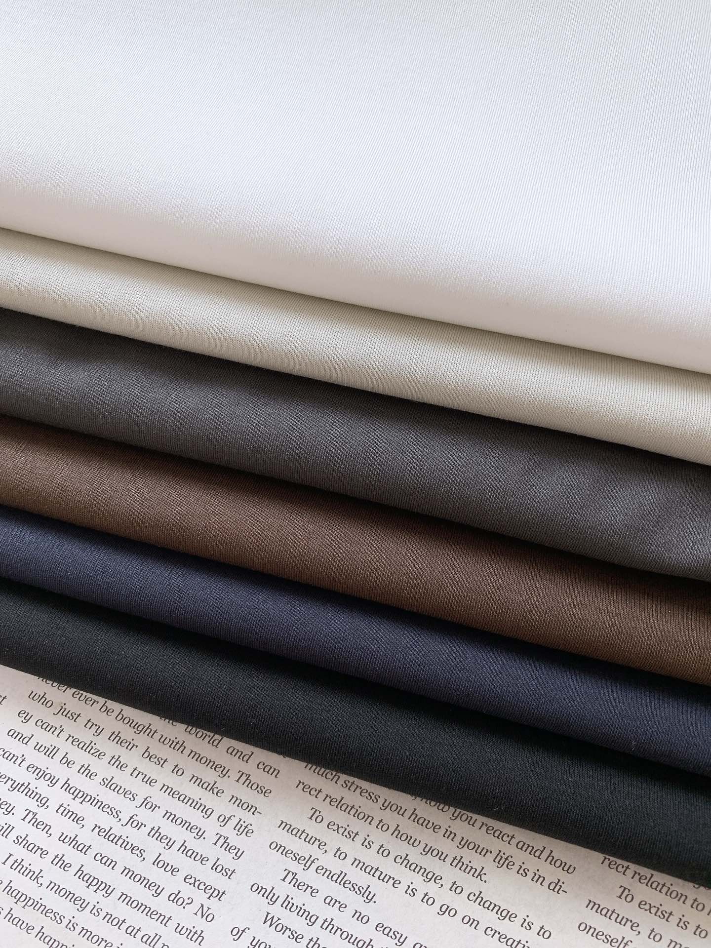 NO:128740,Ermenegildo Zegna 2025SS spring and summer new product ZZ fashion line, casual clean version short T. Select high-quality fabrics, with glutinous and skin-skinned, soft and tough. The liquid ammonia process treatment, toughness and wrinkle resistance have been greatly improved. A first-tier manufacturer exports to Japan and supplies fabrics from several top brands. The micro-contour tailoring is very good, after all, Z will not be as exaggerated as a trendy brand!  …………………………………………………………………………… SizeM-5XL, zegna,alexander wang19860909Ermenegildo Zegna杰尼亚 2025SS春夏新品 ZZ时装线,休闲净版短T. 甄选优质面料,手感面糯有骨感,柔而有韧性. 液氨工艺处理,韧性和抗皱性能得到大幅度提高. 某一线大厂出口日本和供应几大顶级品牌的面料. 微廓形剪裁很到位,毕竟是Z不会像潮牌般浮夸！ …………………………………………………… SizeM-5XL,,zegna,alexander wang,Men's clothing