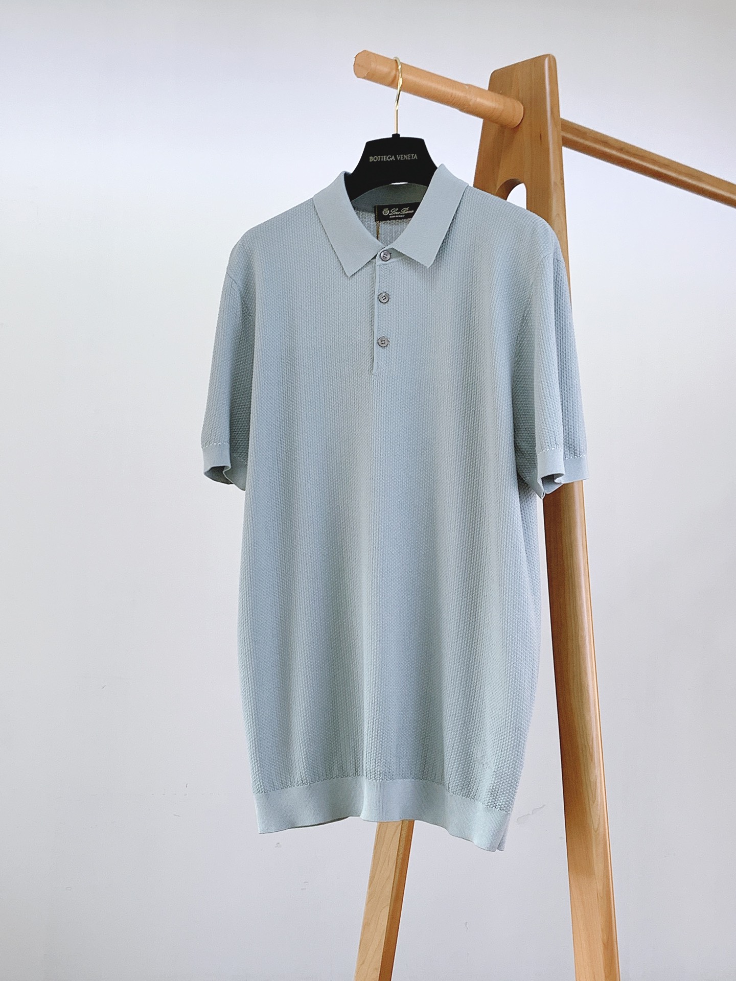 NO:131987,LoroPiana L.P 1970SS spring and summer new product, cloud cotton commuter lapel, wears Milan workshop into the second layer of skin 19mmi naked cotton critical strike, double-strand island cotton × glacier washing process, 0.2mm breathable holes weave into each inch of warp and weft, 38℃ high temperature measured zero sweat stains under the armpit, allergic muscles wear close to the body for three hours without traces, 