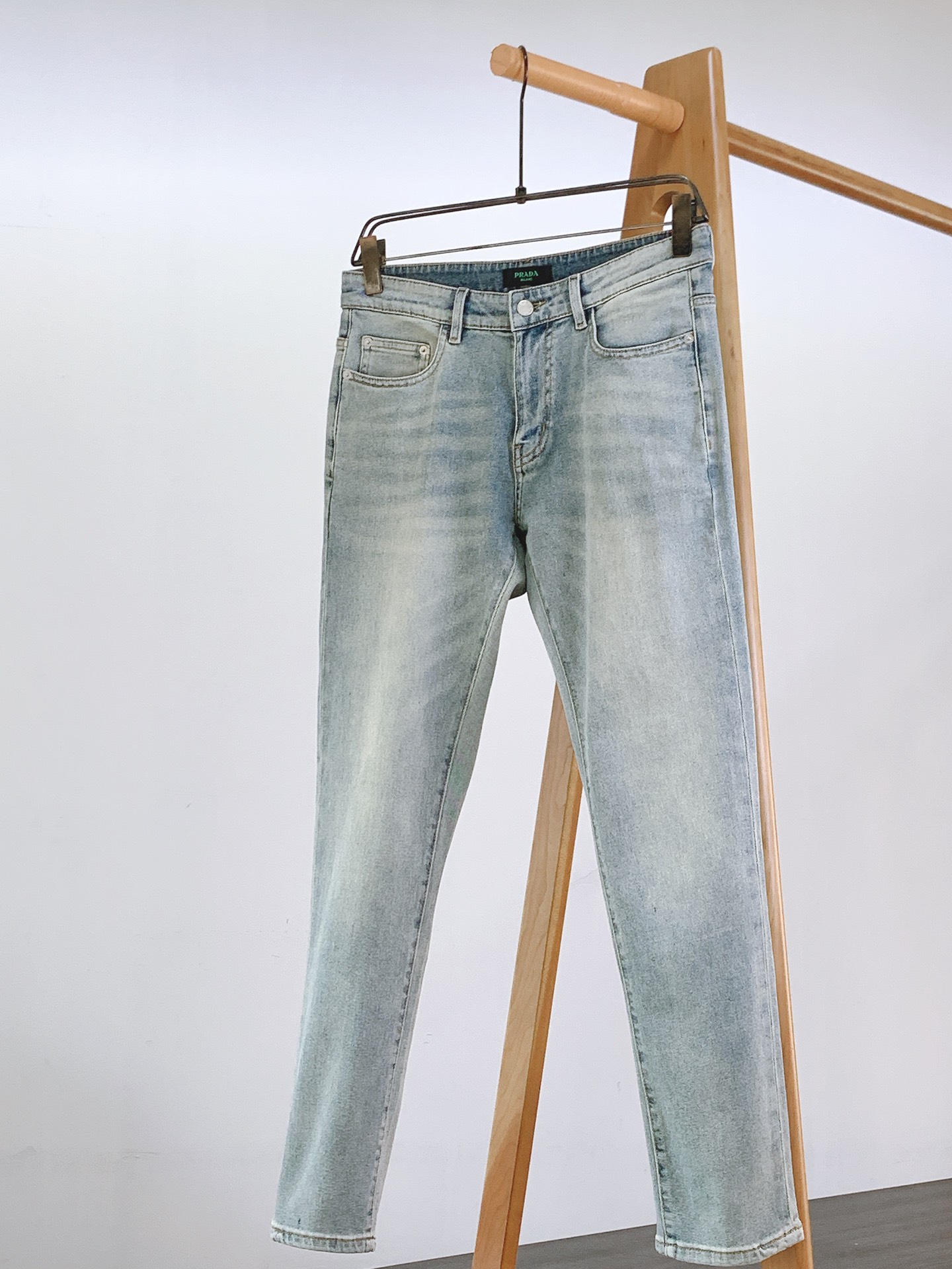 NO:132125,Prada 2025SS early spring new product Glacier jeans, smart philosophy of wearing show-level cotton into daily salary Microscope-level details control The back pocket 
