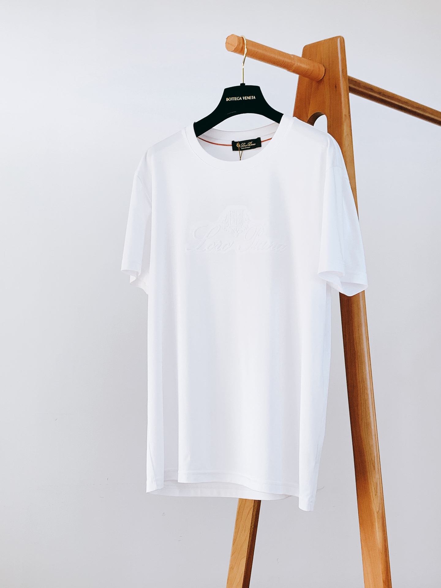 NO:131996,LoroPiana L.P 1970SS spring and summer new products Men's round neck double-sided mercerated cotton relief logo short-sleeved T-shirt About style and design Exquisite craftsmanship, high-end texture, classic items, these are the keywords of Italian style wear, and they are also the 