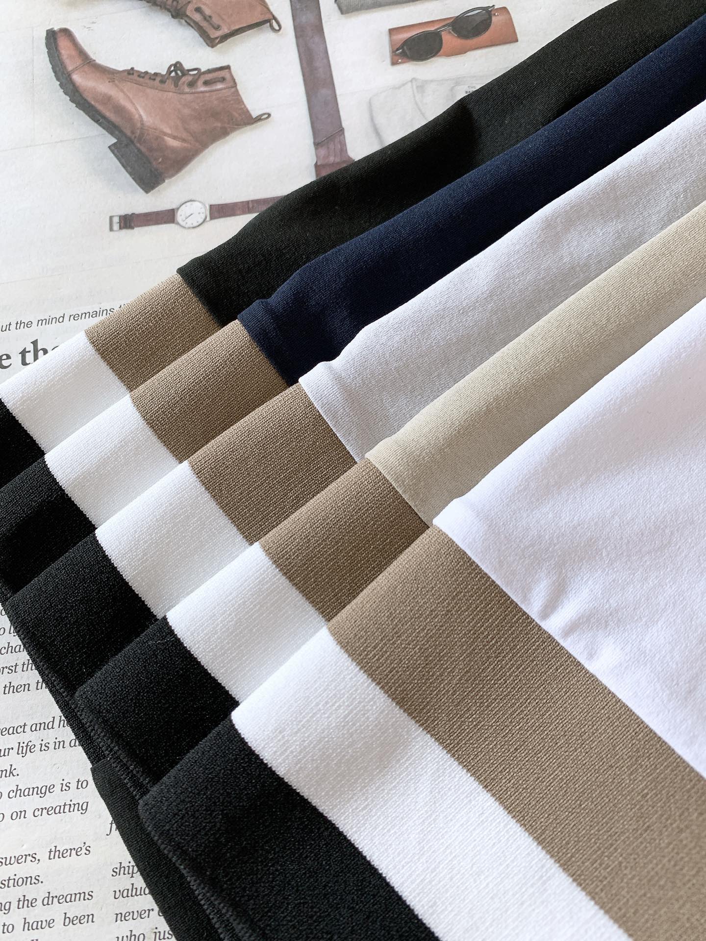 NO:132004,Ermenegildo Zegna 2025SS spring and summer new product ZZ fashion line, contrasting webbing sleeves short T. Select high-quality fabrics, with glutinous and skin-skinned, soft and tough. The liquid ammonia process treatment, toughness and wrinkle resistance have been greatly improved. A first-tier manufacturer exports to Japan and supplies fabrics from several top brands. The micro-contour cut is very good, after all, Z will not be as exaggerated as a trendy brand!  …………………………………………………………………………… SizeM-5XL, zegna,alexander wang19860909Ermenegildo Zegna杰尼亚 2025SS春夏新品 ZZ时装线,撞色织带衣袖短T. 甄选优质面料,手感面糯有骨感,柔而有韧性. 液氨工艺处理,韧性和抗皱性能得到大幅度提高. 某一线大厂出口日本和供应几大顶级品牌的面料. 微廓形剪裁很到位,毕竟是Z不会像潮牌般浮夸！ …………………………………………………… SizeM-5XL,,zegna,alexander wang,Men's clothing