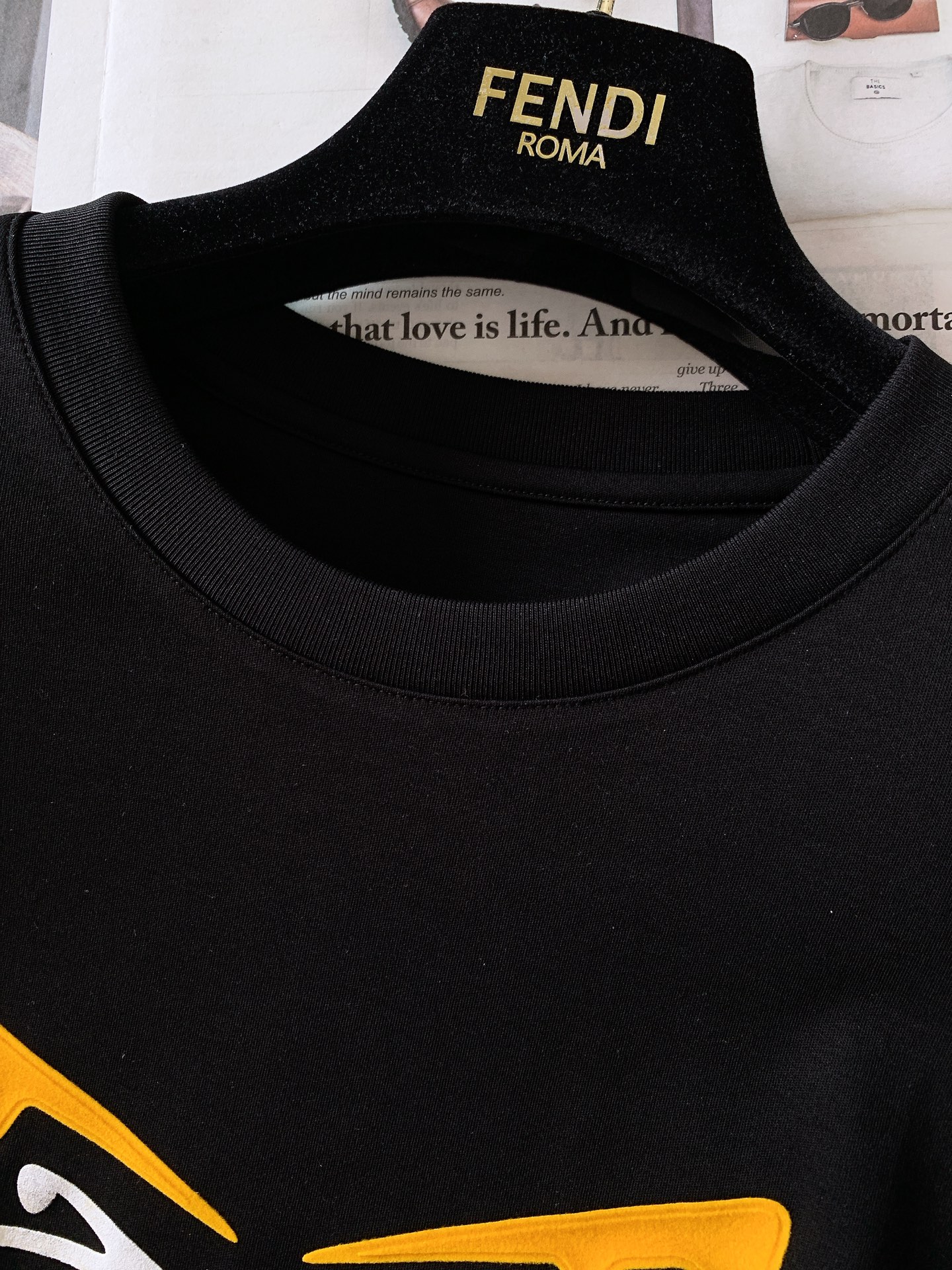 

Fendi 芬迪 2025SS春夏新品 
小怪兽系列短袖，胸前小怪兽印花图案，完美的符合 最新系列风
