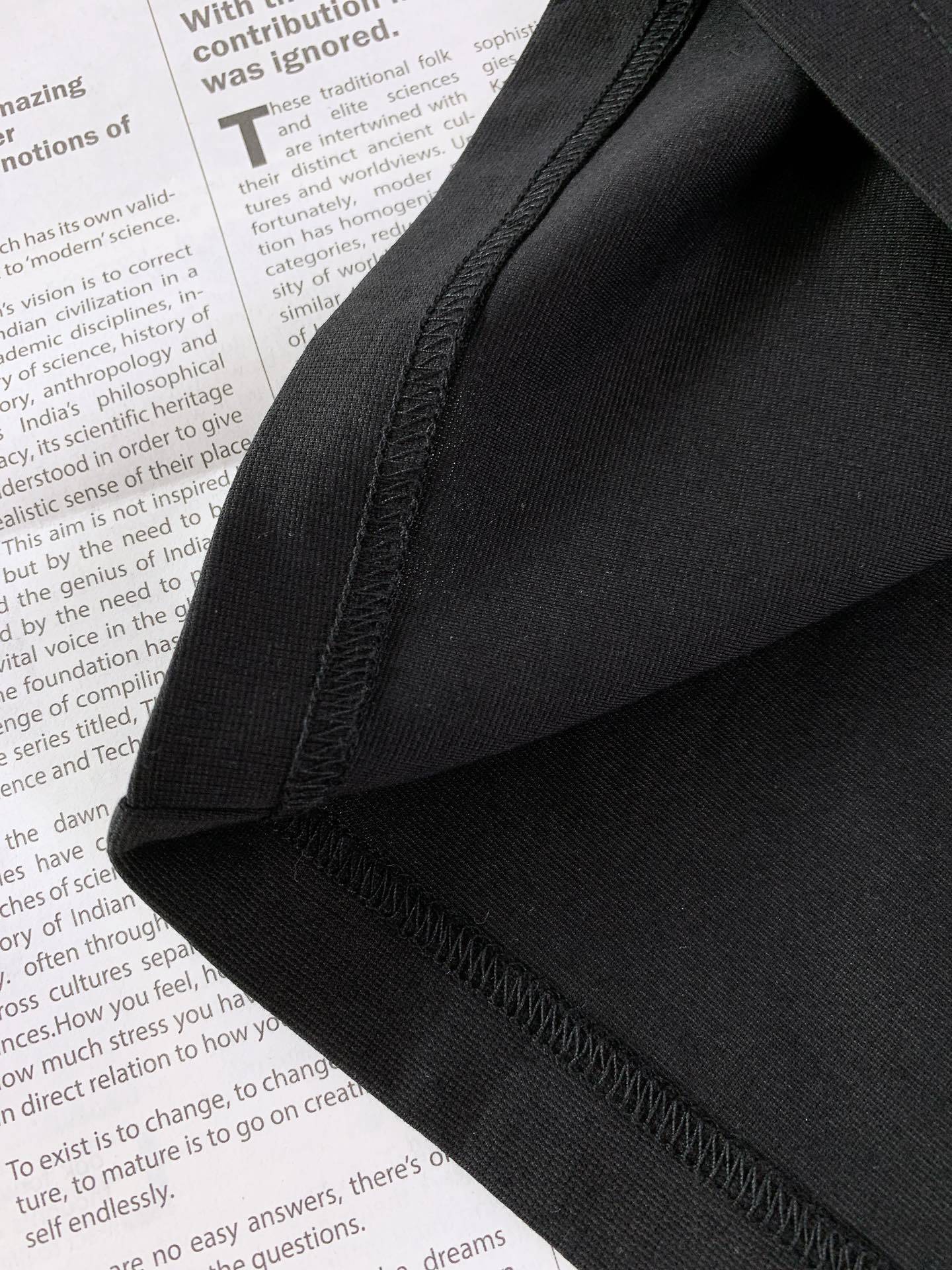 Dior Homme 迪奥·桀傲 2025SS春夏新品
休闲圆领T恤,时髦微落肩,慵懒感正好的直身廓