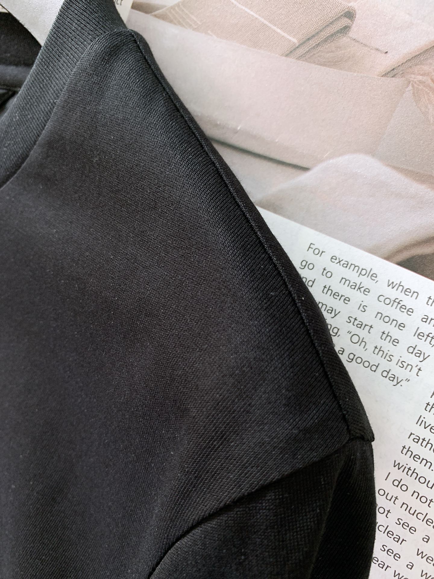 
Moncler 蒙口 基础款刺绣徽章短袖
重磅级尤物单品，官网在售系列。奢侈一线大牌的御用面料厂织造，