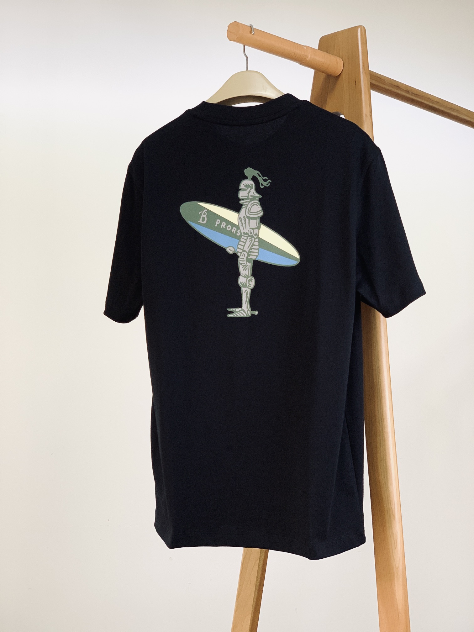 
Burberry 巴宝莉 2025SS春夏新品
时尚界的宠儿！尽显奢华品质。甄选优质面料打造，奢华与时