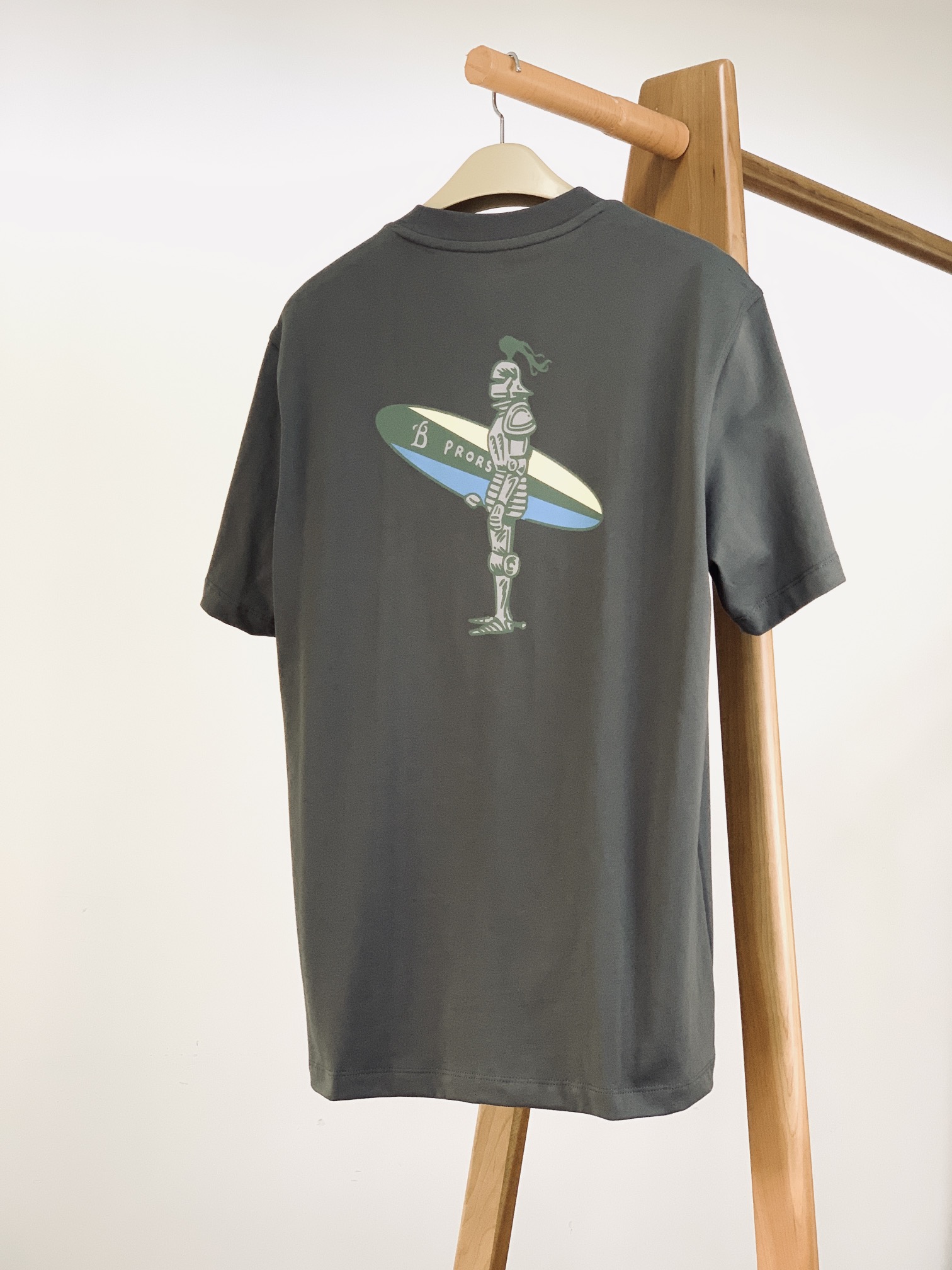 
Burberry 巴宝莉 2025SS春夏新品
时尚界的宠儿！尽显奢华品质。甄选优质面料打造，奢华与时