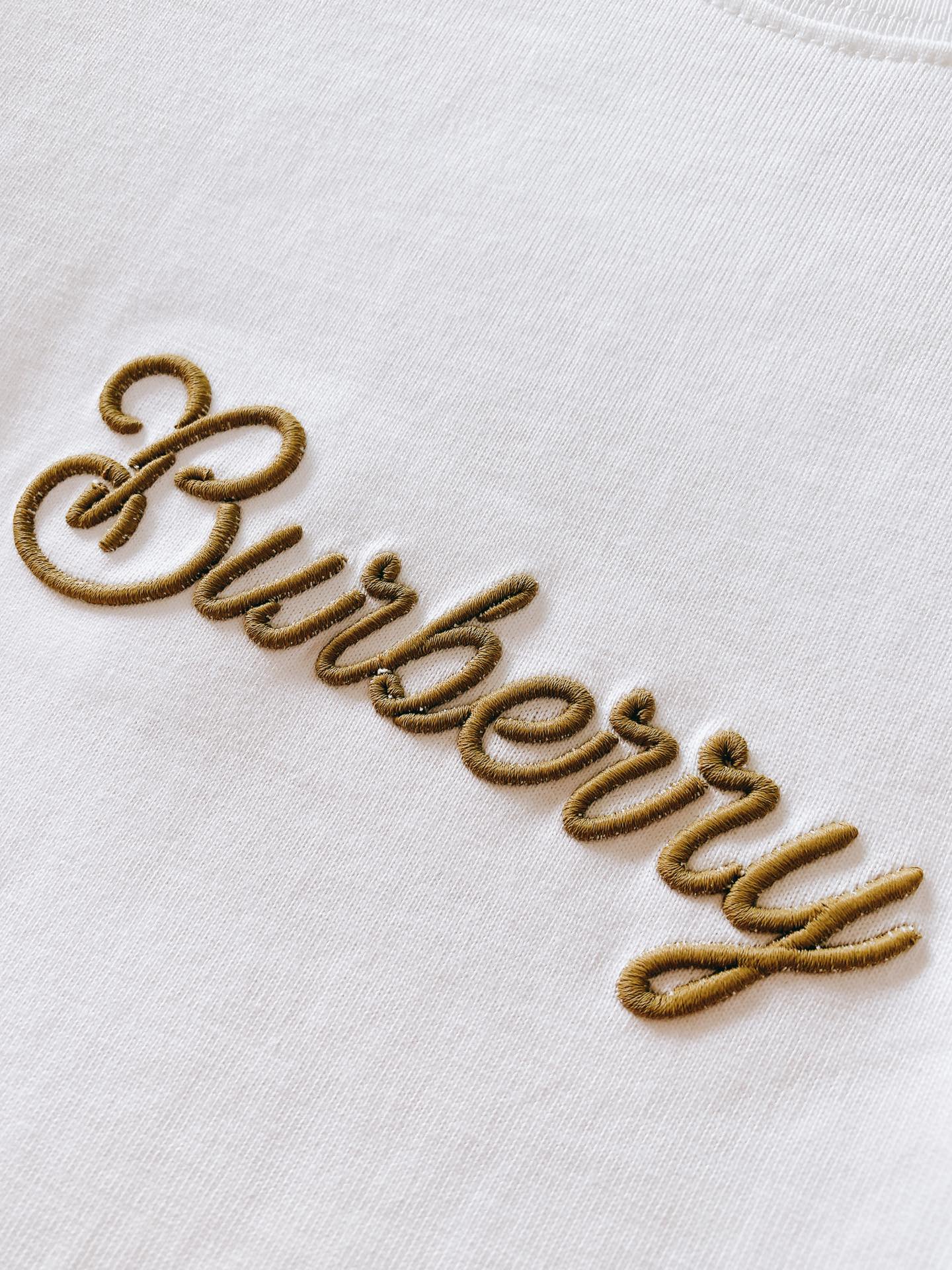 
Burberry 巴宝莉 2025SS春夏新品
时尚界的宠儿！尽显奢华品质。甄选优质面料打造，奢华与时