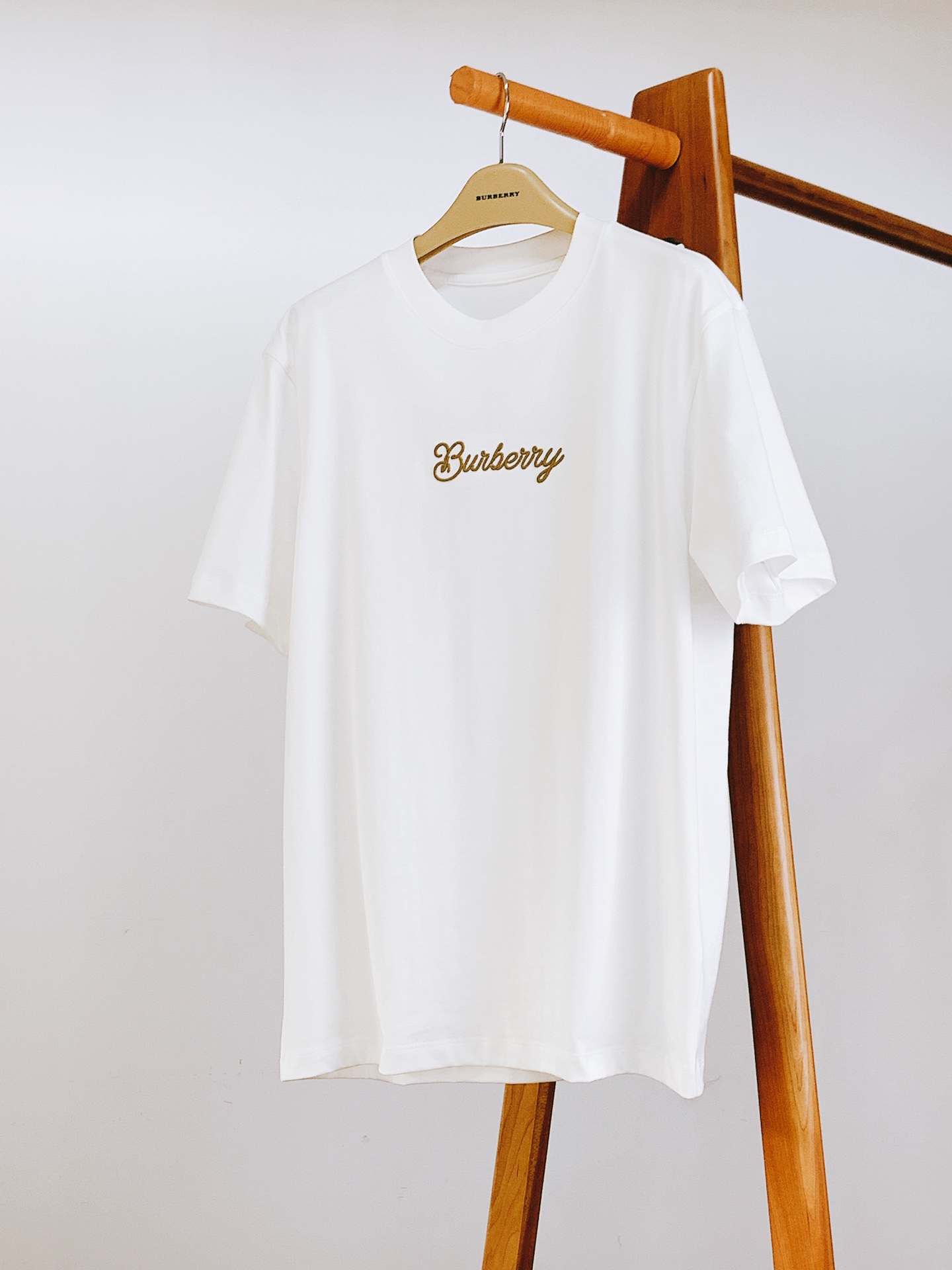 
Burberry 巴宝莉 2025SS春夏新品
时尚界的宠儿！尽显奢华品质。甄选优质面料打造，奢华与时