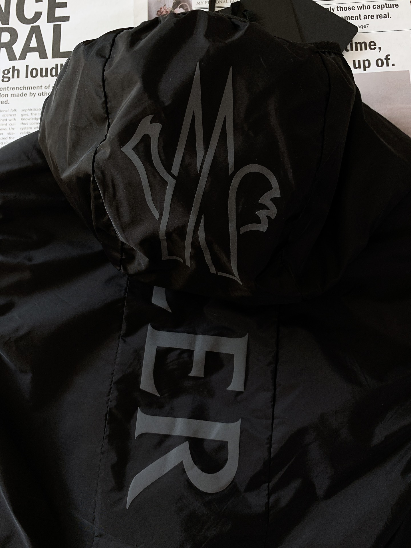 
Moncler 蒙口 休息印花连帽马甲，渠道精品，宽松体常规设计裁剪,兼具个性时尚范儿,与生俱来的不平