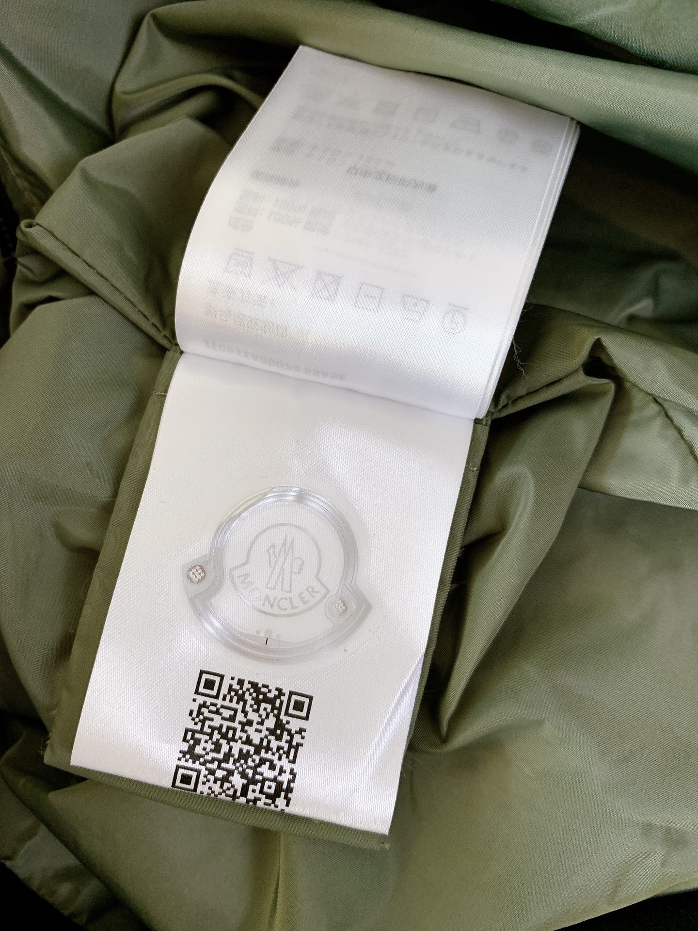 
Moncler 蒙口 休息印花连帽马甲，渠道精品，宽松体常规设计裁剪,兼具个性时尚范儿,与生俱来的不平