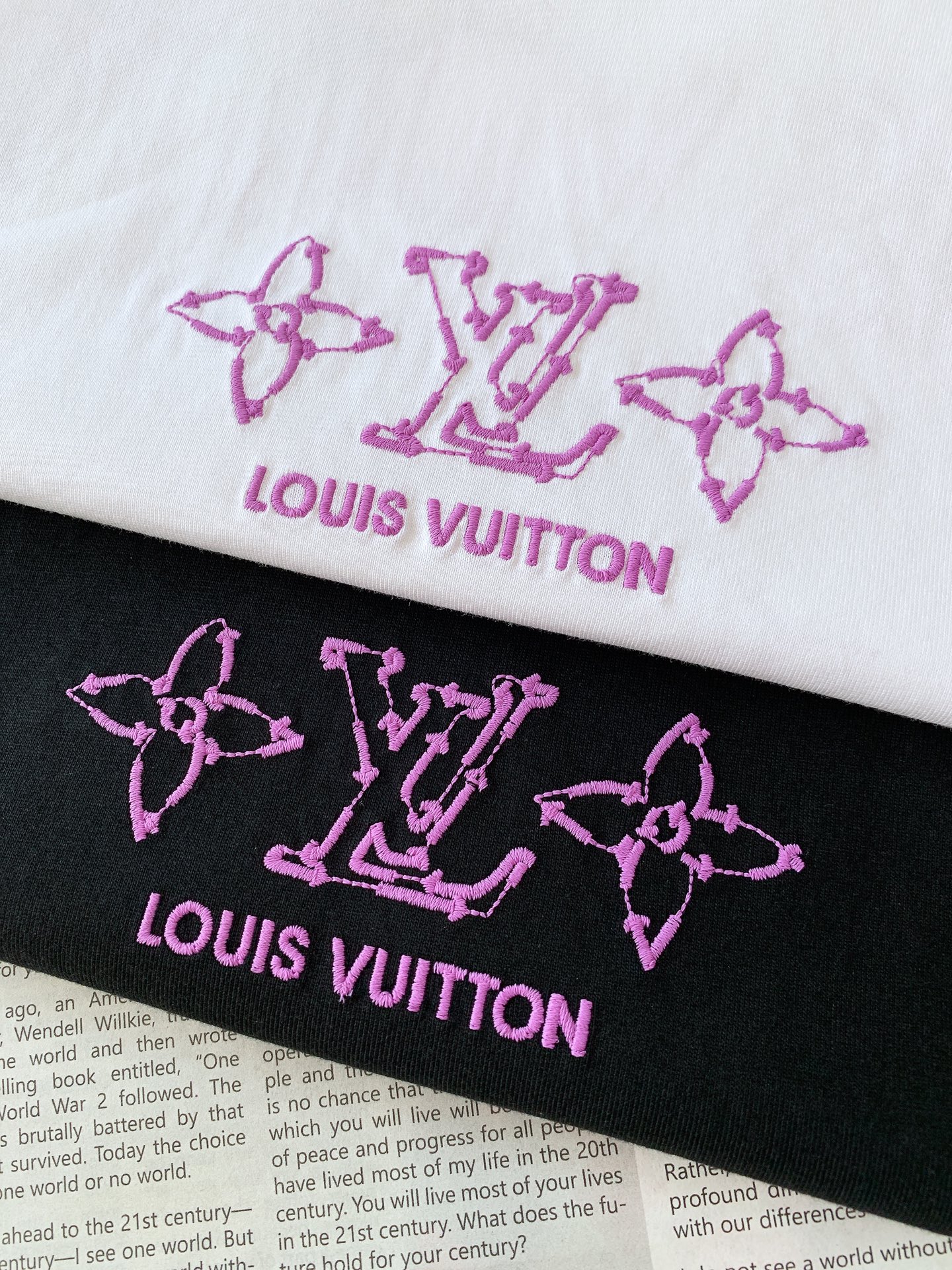 
LouisVuitton 路易威登 刺绣图案短袖
重磅级尤物单品，官网在售系列。奢侈一线大牌的御用面料
