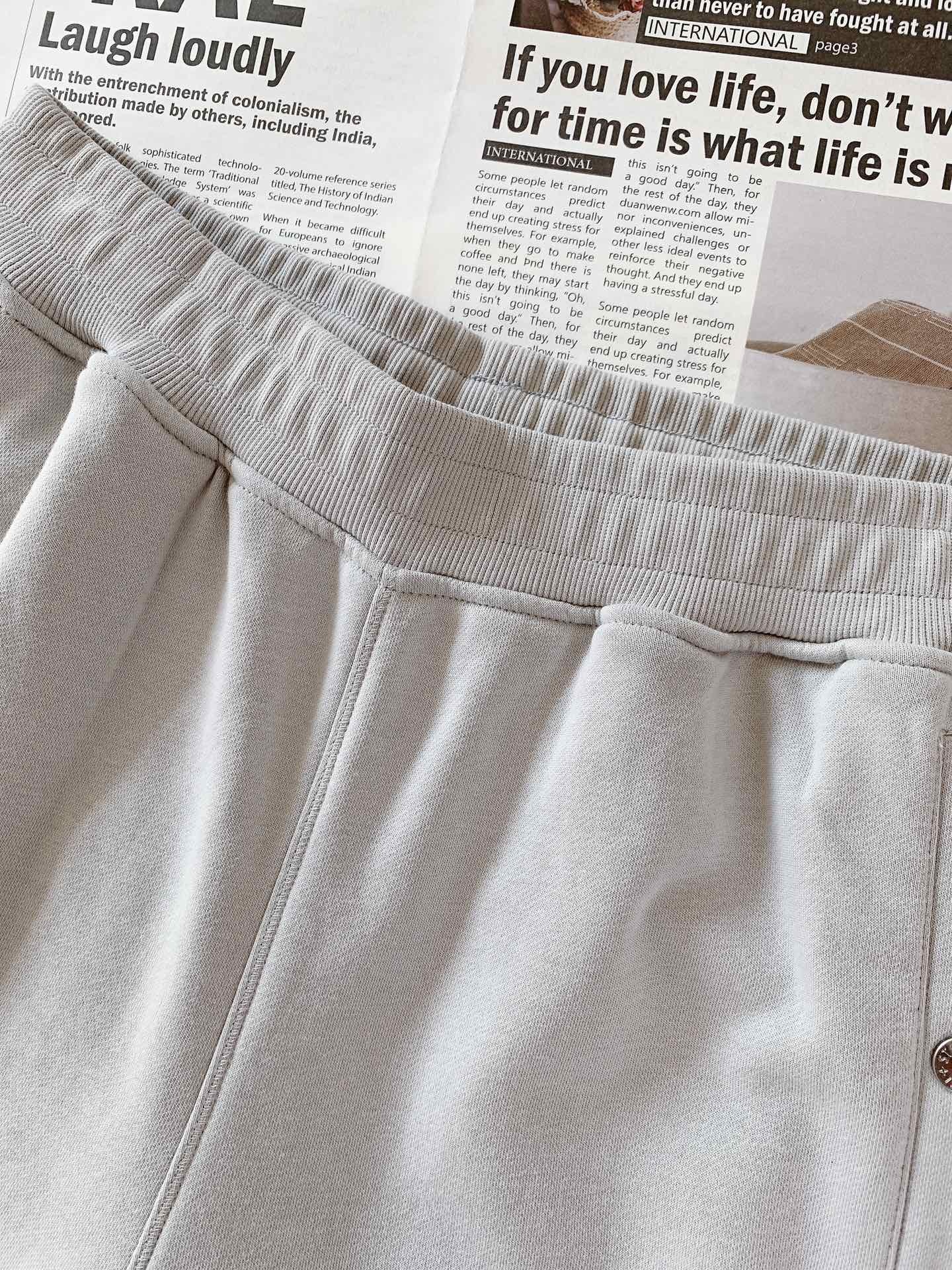 Stone Island 石头岛 纯棉休闲裤
上等棉花原料,定织定染而成,经过酵素洗工艺,将面料蜕变成