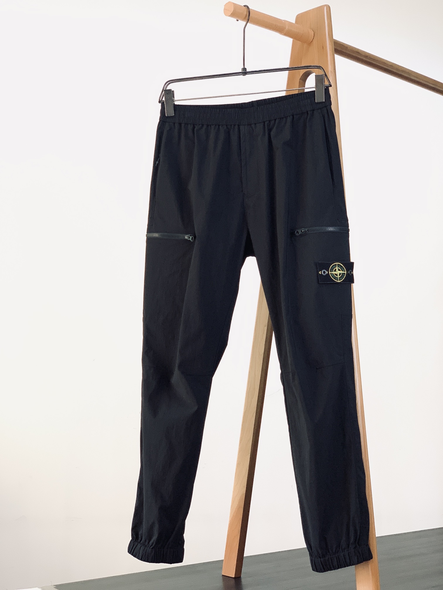 
Stone Island 石头岛 柜台和全网都卖空了…速度入手。进口定制面料……意大利独有的设计版型，