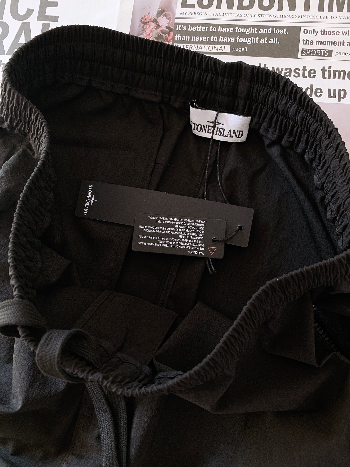 
Stone Island 石头岛 柜台和全网都卖空了…速度入手。进口定制面料……意大利独有的设计版型，