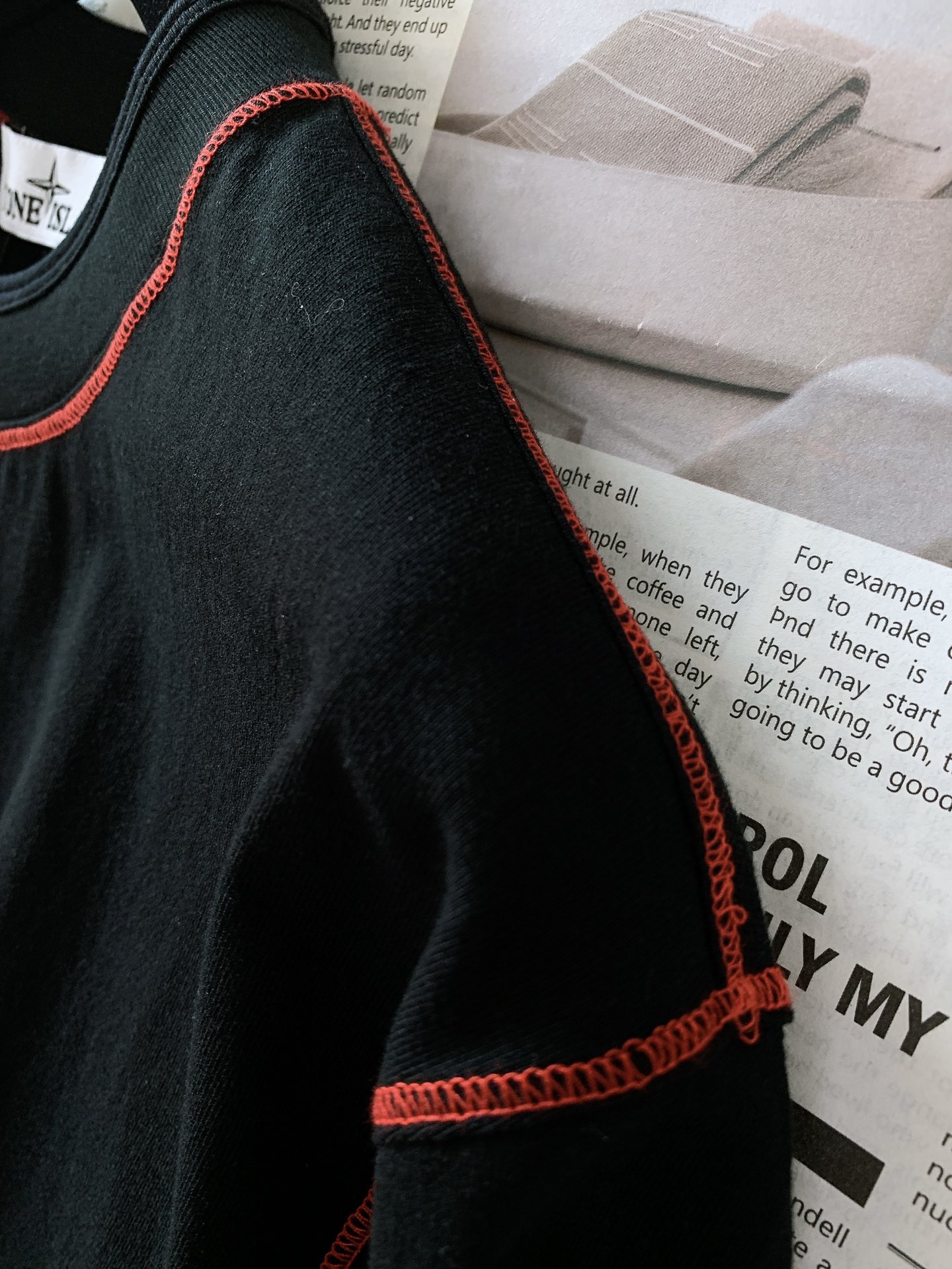 
Stone Island 石头岛  纯棉短袖
上等棉花原料，经过百年工坊重磅定织定染而成，经过酵素洗工