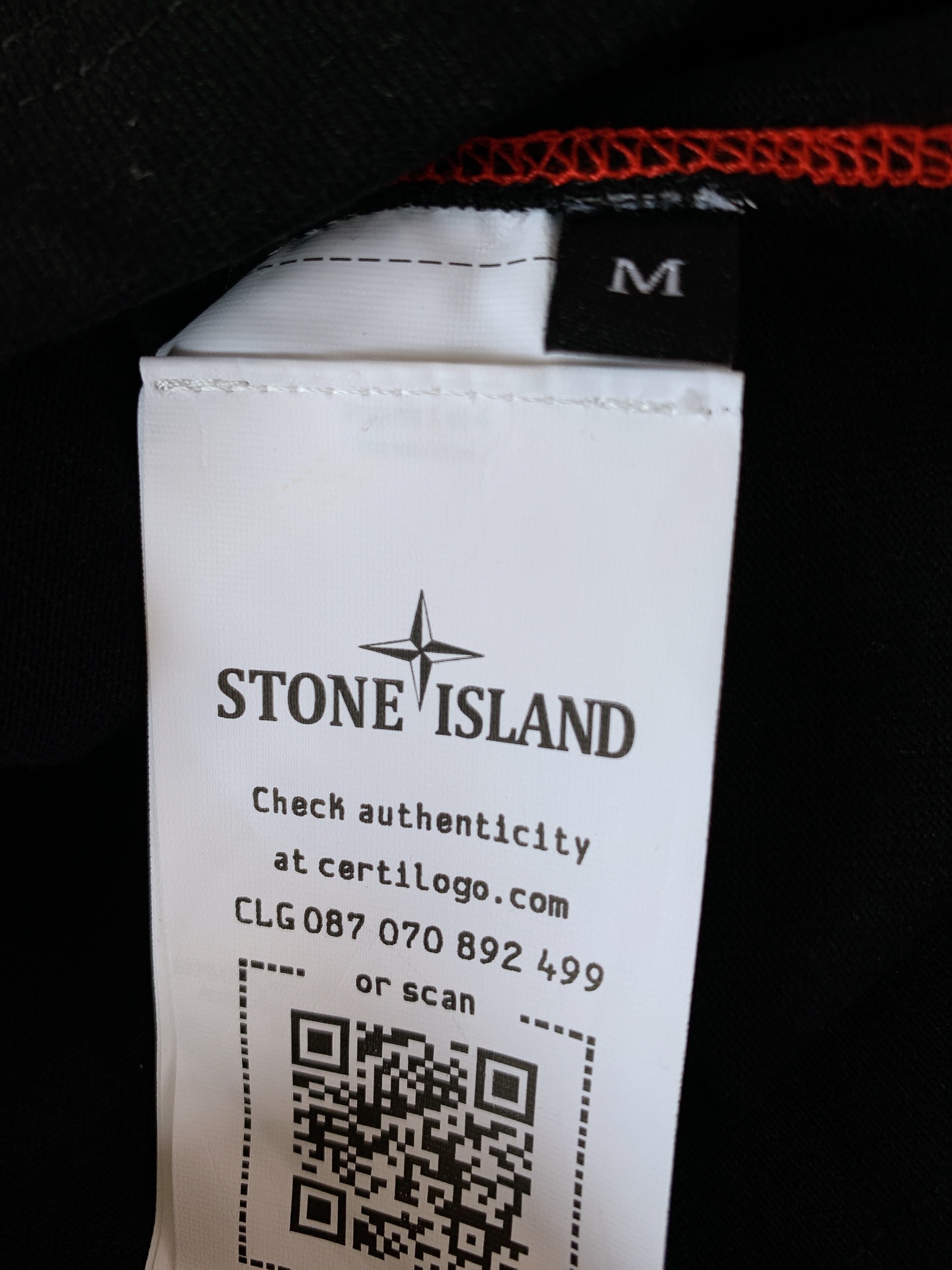 
Stone Island 石头岛  纯棉短袖
上等棉花原料，经过百年工坊重磅定织定染而成，经过酵素洗工