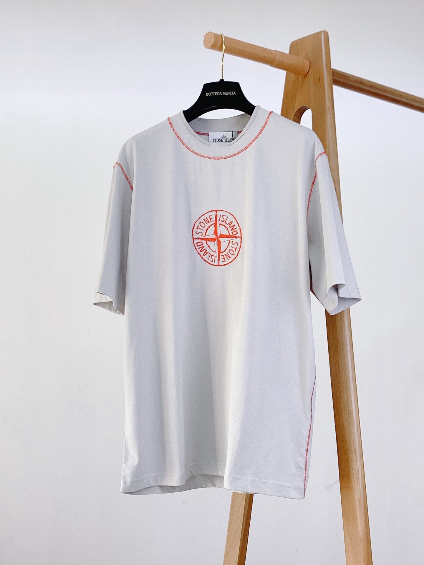 Stone Island 石头岛 纯棉短袖
上等棉花原料,经过百年工坊重磅定织定染而成,经过酵素洗工