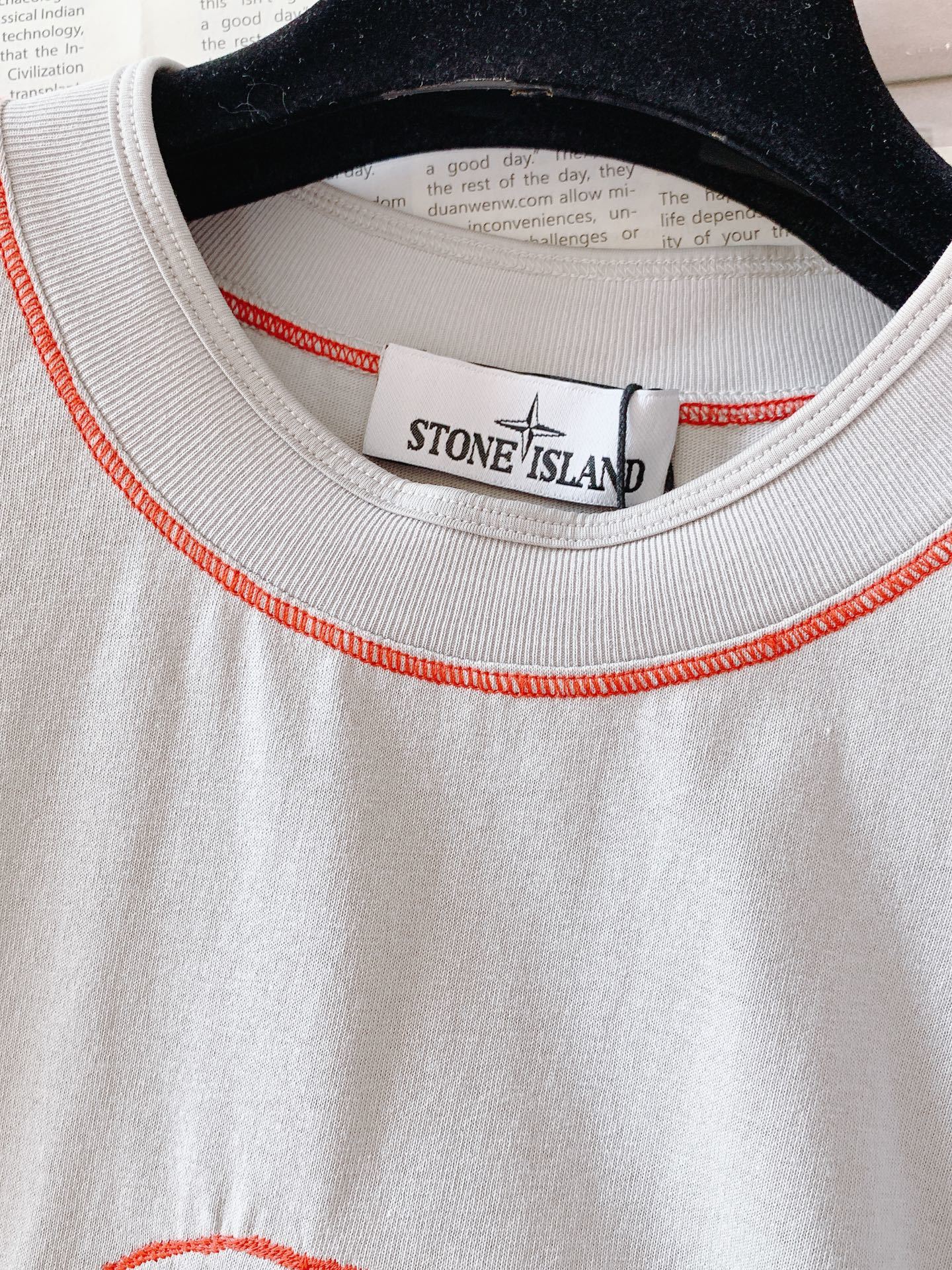 Stone Island 石头岛 纯棉短袖
上等棉花原料,经过百年工坊重磅定织定染而成,经过酵素洗工