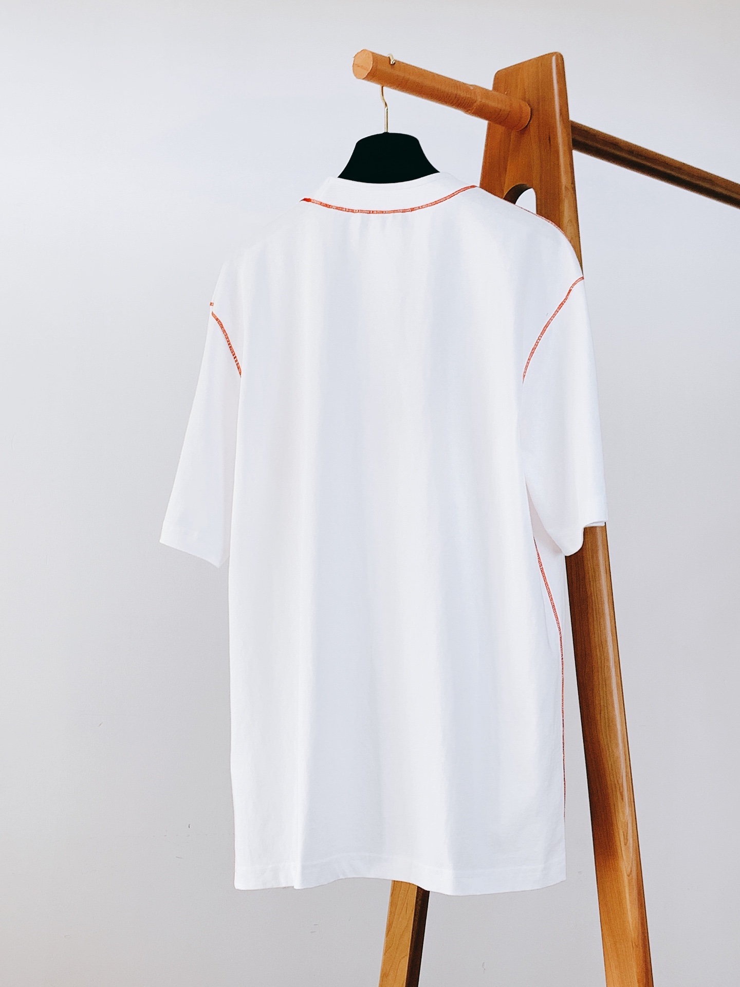 
Stone Island 石头岛  纯棉短袖
上等棉花原料，经过百年工坊重磅定织定染而成，经过酵素洗工