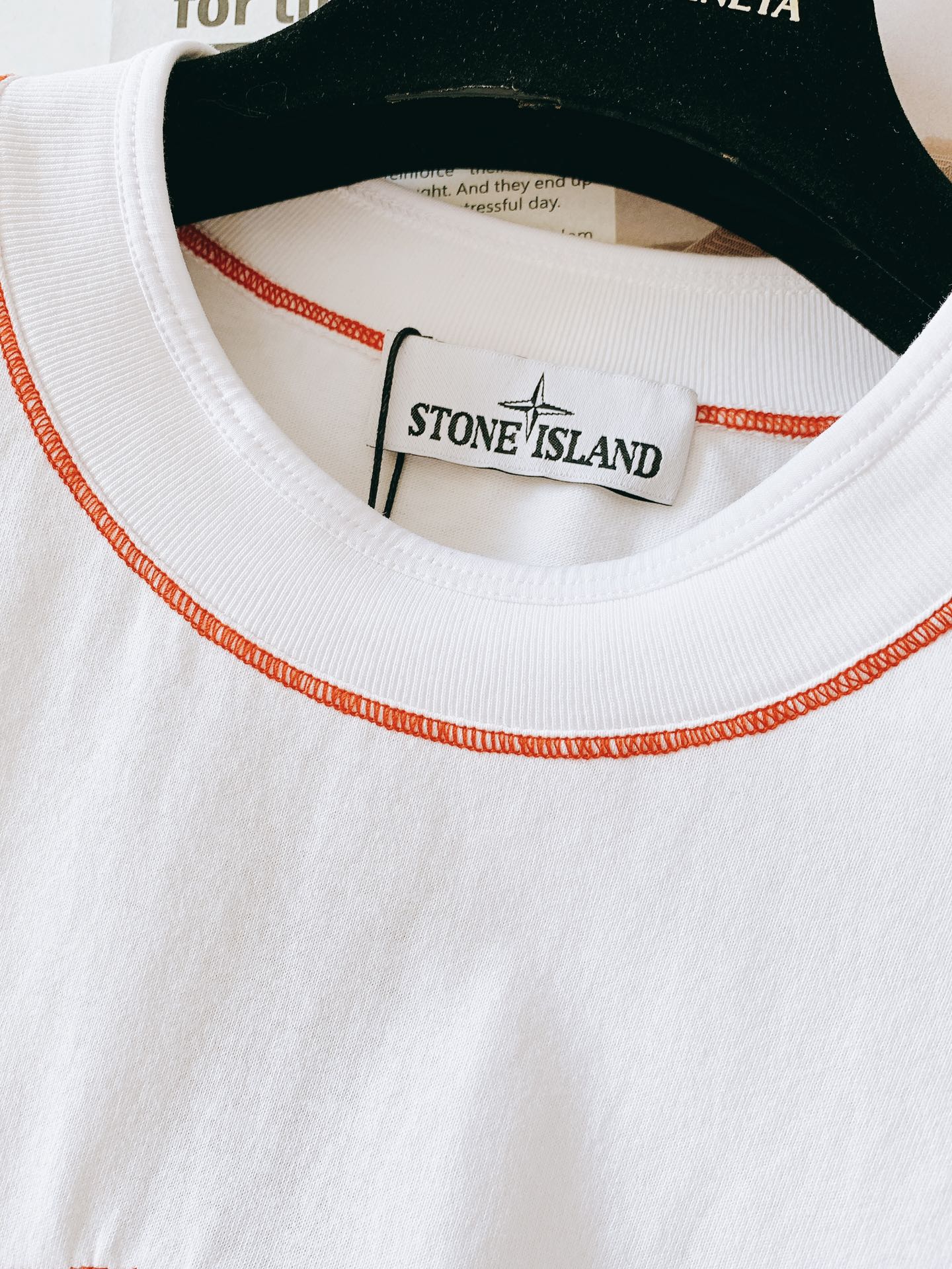 
Stone Island 石头岛  纯棉短袖
上等棉花原料，经过百年工坊重磅定织定染而成，经过酵素洗工