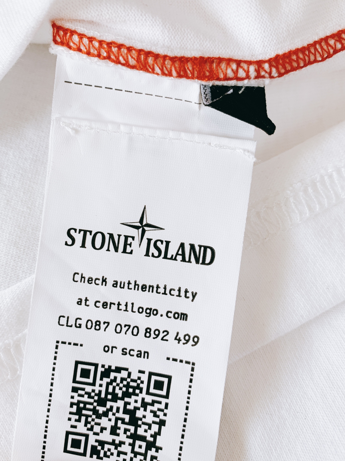 
Stone Island 石头岛  纯棉短袖
上等棉花原料，经过百年工坊重磅定织定染而成，经过酵素洗工