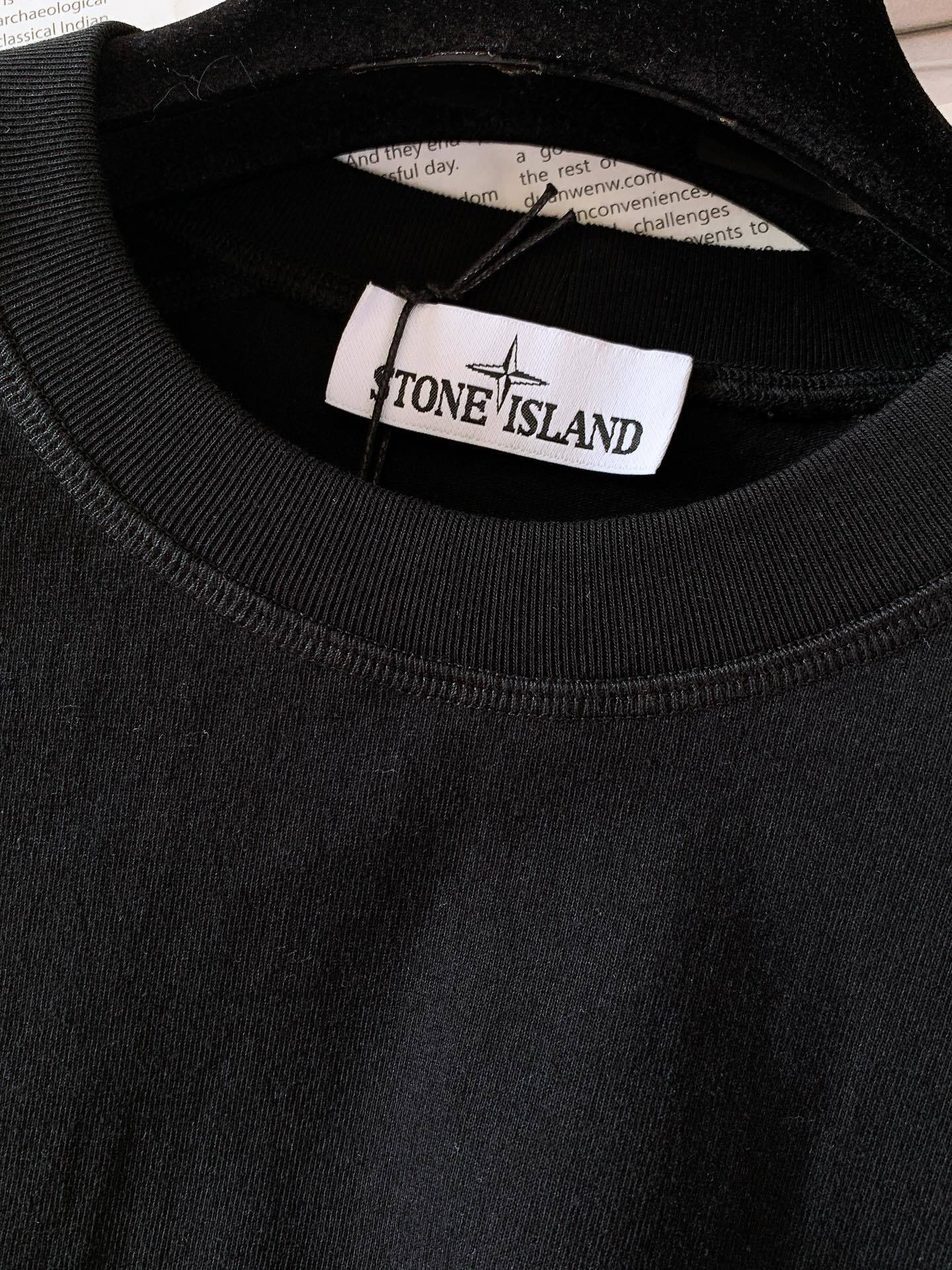 Stone Island 石头岛 纯棉印花短袖 极简但锁边很有细节….轻洗水更舒服贴身。定制32支双股