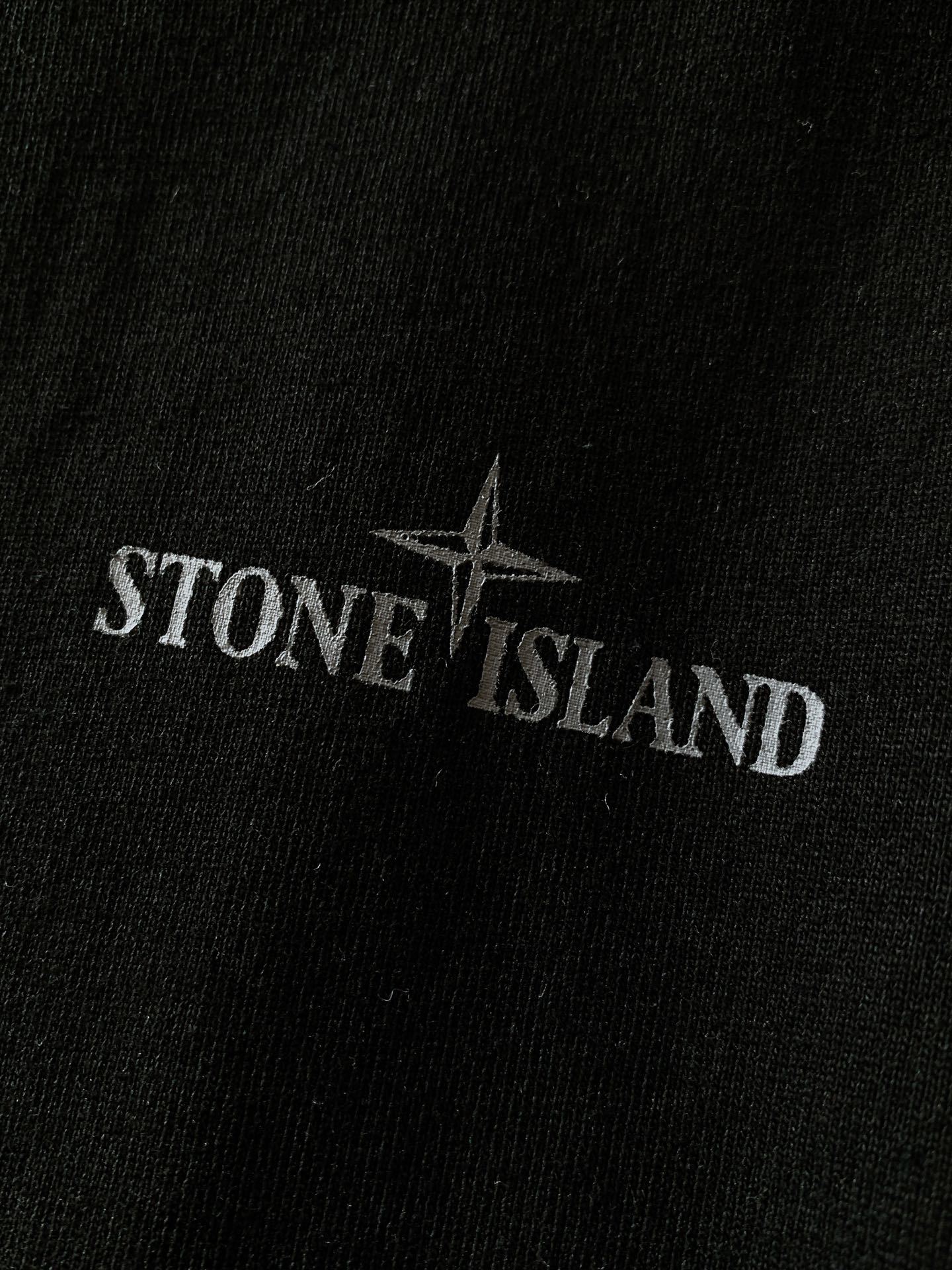 Stone Island 石头岛 纯棉印花短袖 极简但锁边很有细节….轻洗水更舒服贴身。定制32支双股