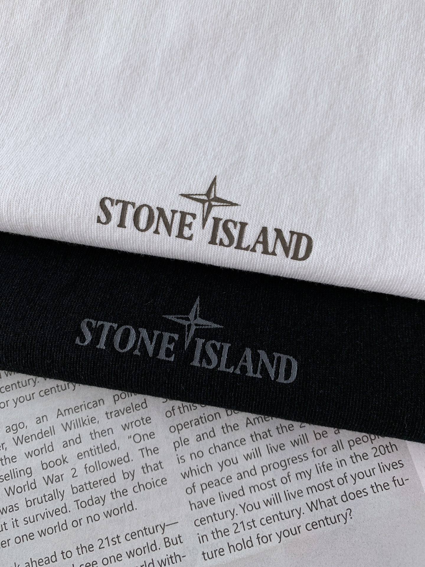
Stone Island 石头岛 纯棉印花短袖 极简但锁边很有细节….轻洗水更舒服贴身。定制32支双股